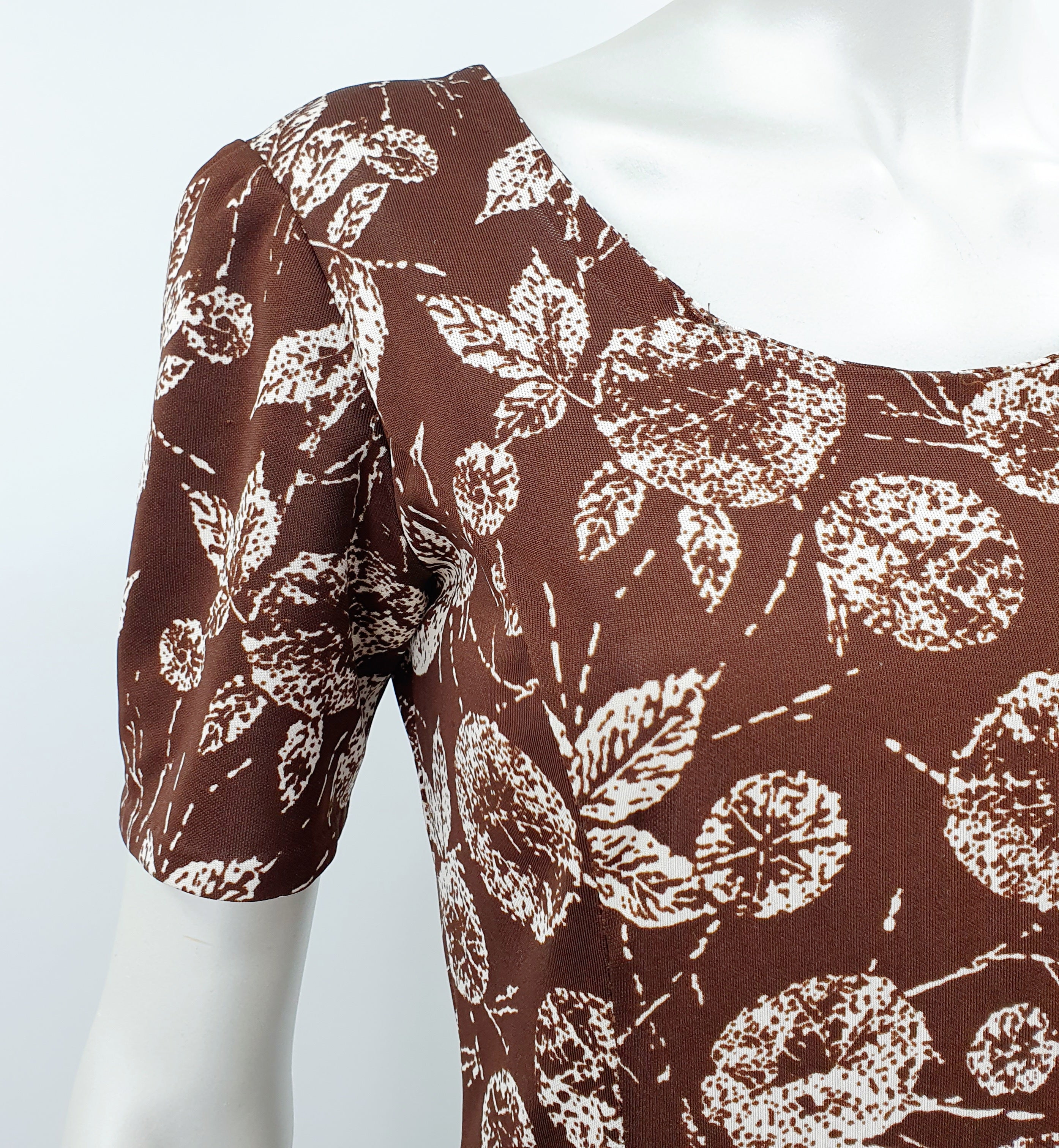 Wide-hemmed short-sleeved dress from the 70s, size 36