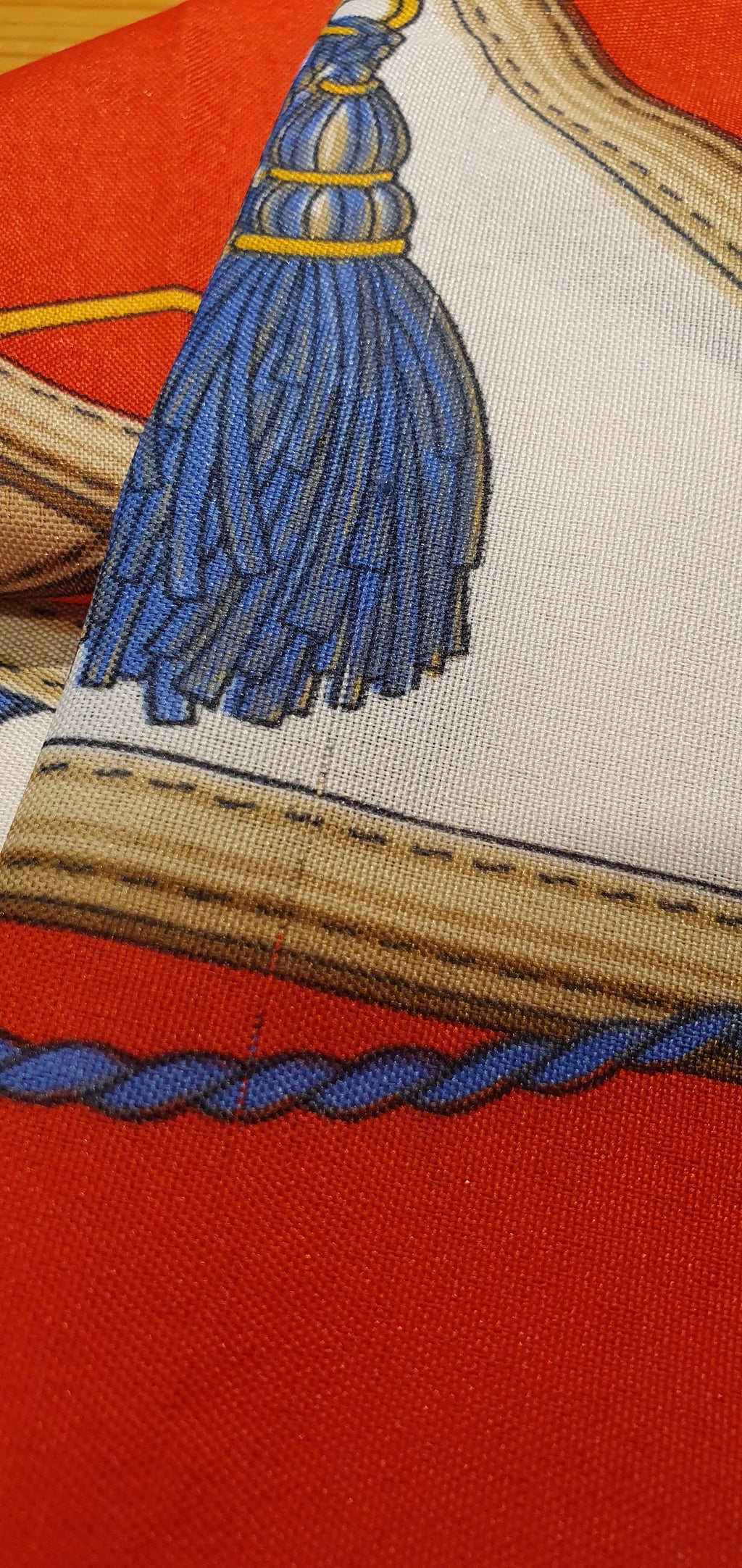 Red, horse-drawn carriage pattern scarf from the 90s, size 76x76cm