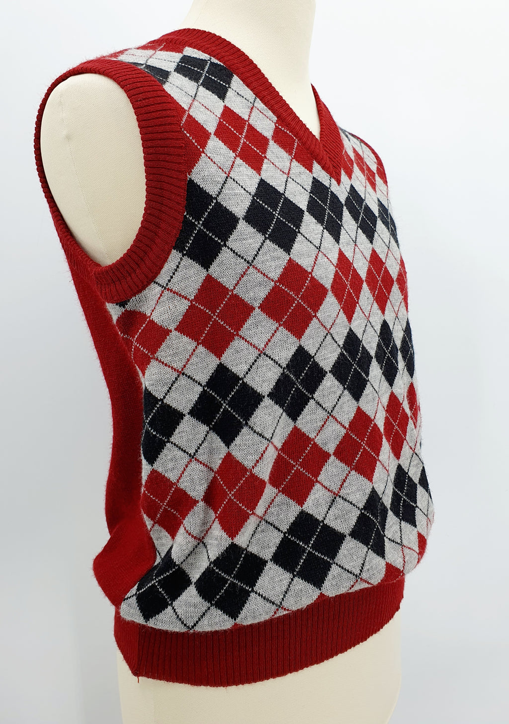 Ruutukuvioinen miesten neuleliivi 80-luku Kuva sivulta