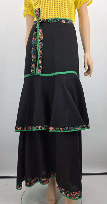 Black maxi skirt with colorful details, from the 70s, waist 74cm, size 36-38