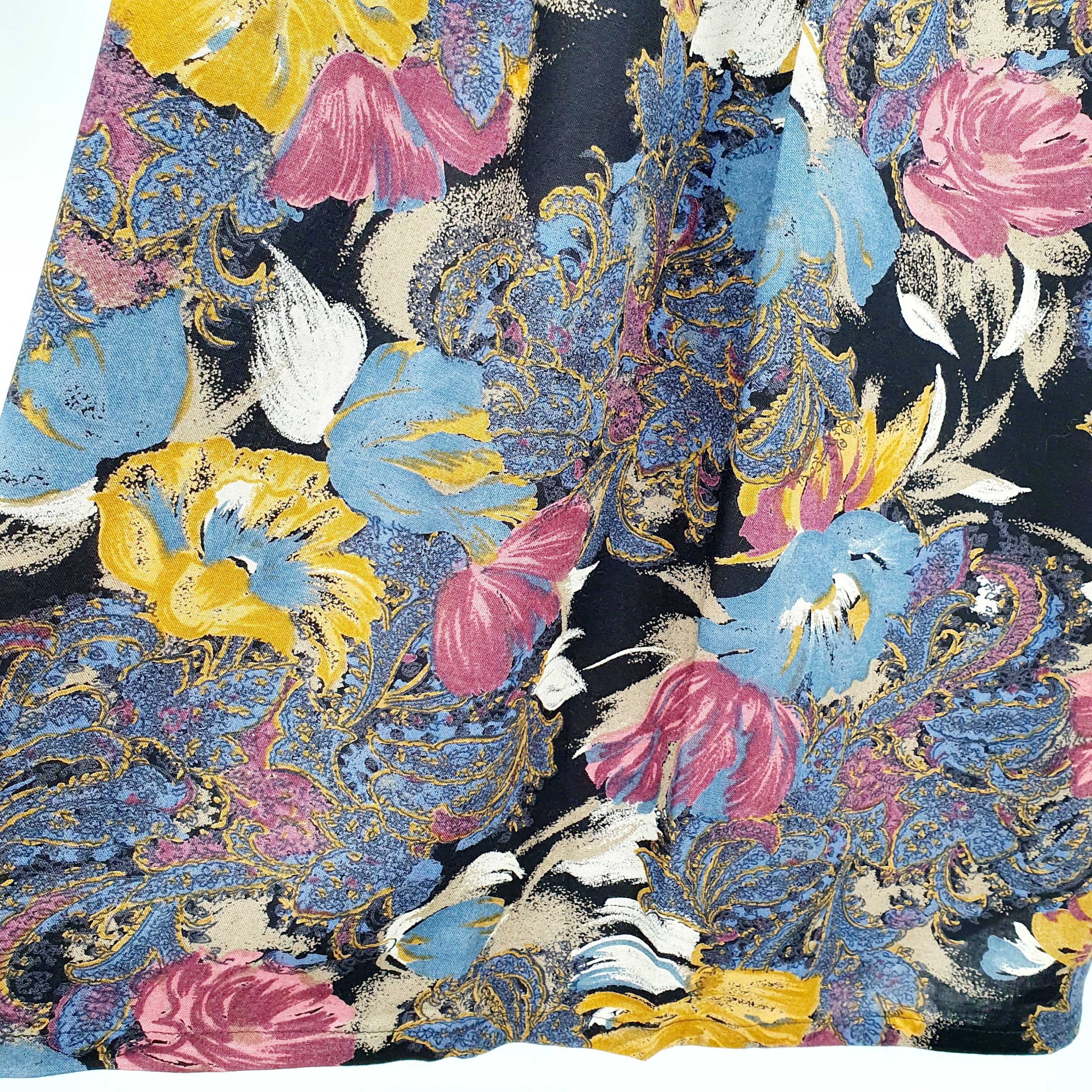 Floral patterned viscose skirt from the 80s-90s, waist 74cm, size 36(38)