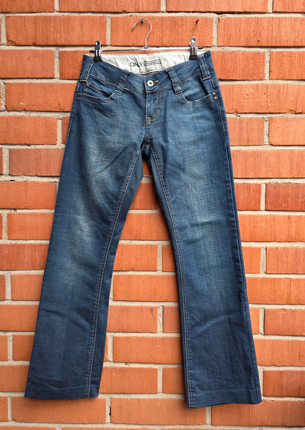 Only, low-waisted Y2K jeans, size W26