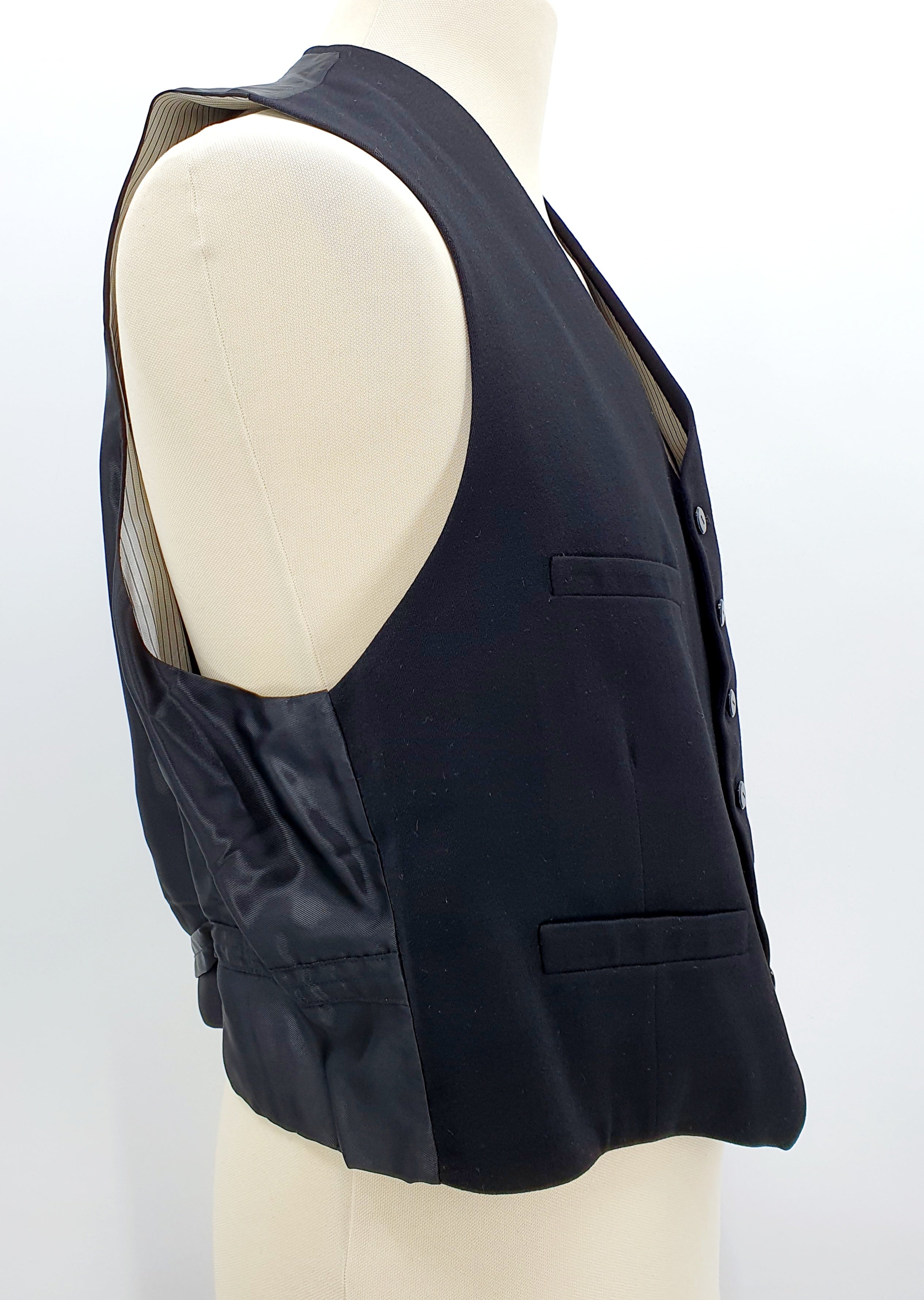 Miesten musta pukuliivi 1940-50-luvulta Useita taskuja Kuva sivulta