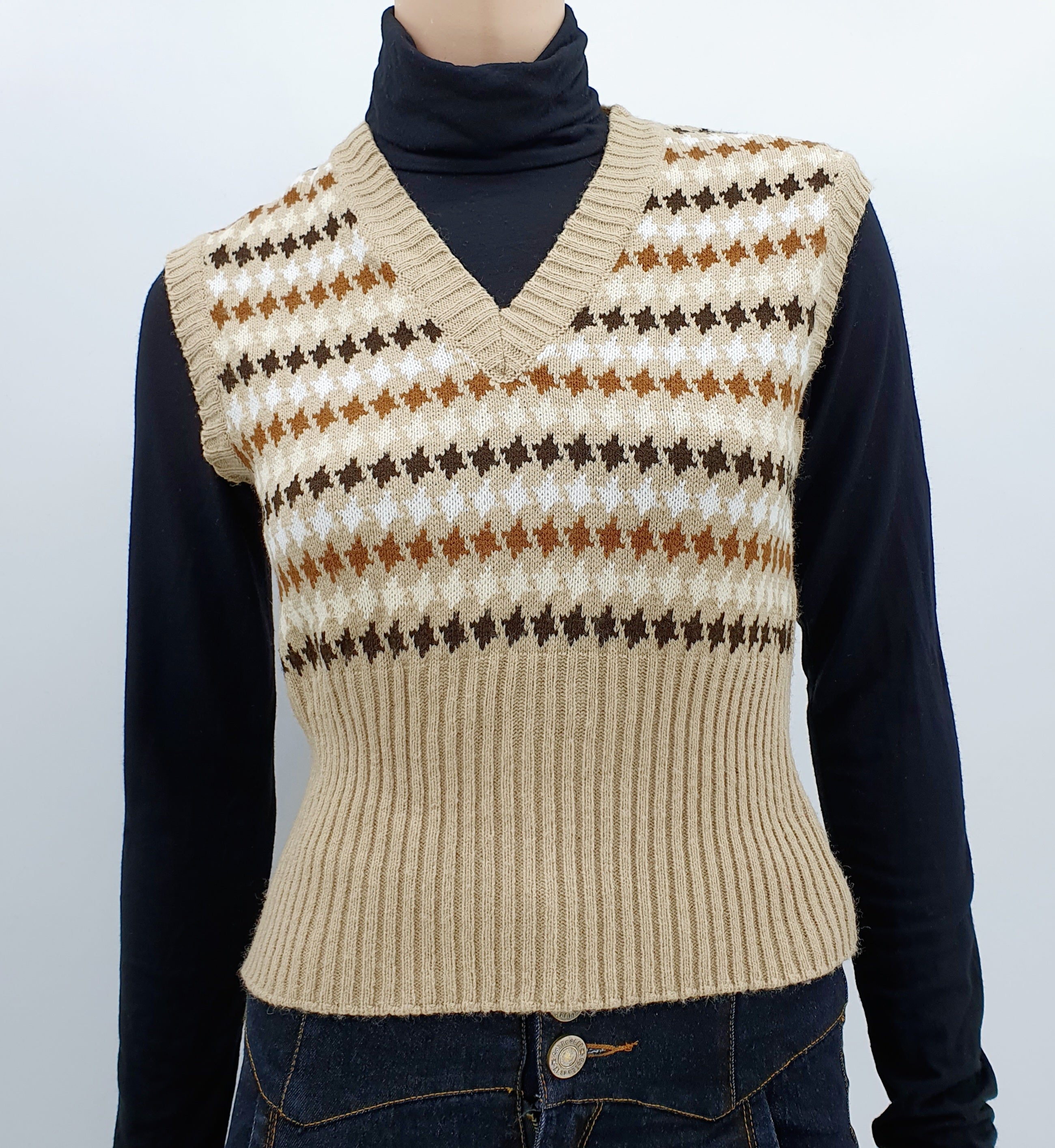 Retro neuleliivi 70-luvulta väri beige-ruskea V-kaulus