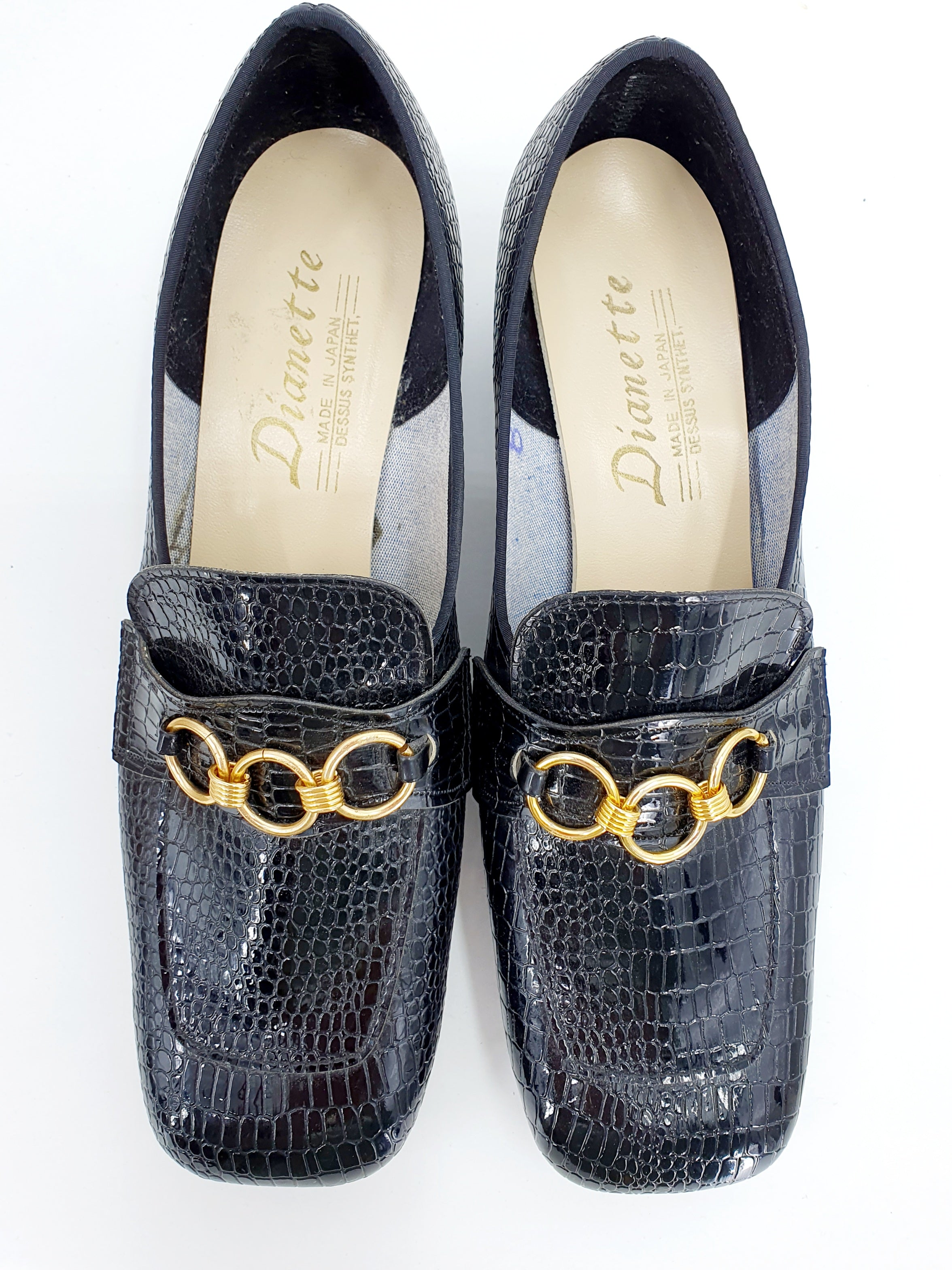 Kiiltonahkaiset vintage avokkaat 70-luvulta, tasakärki, väri musta, kuva ylhäältä