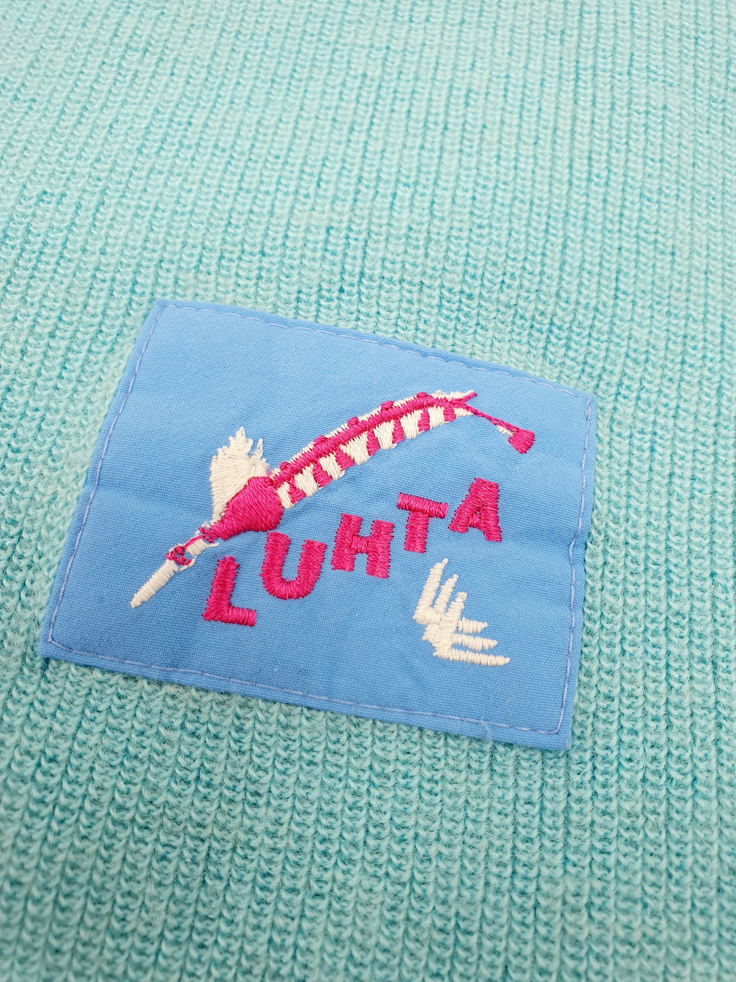 Luhta vintage talvihuivi 80-luvulta, kuva logosta