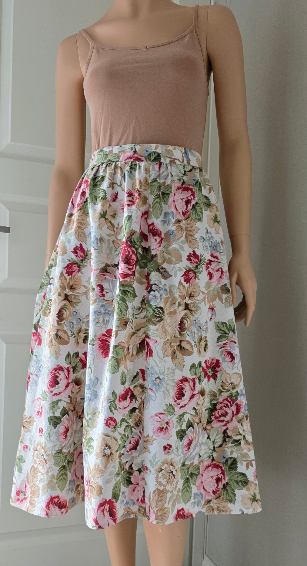 Floral skirt with pockets, 80s-90s, waist 72cm, size 34-36