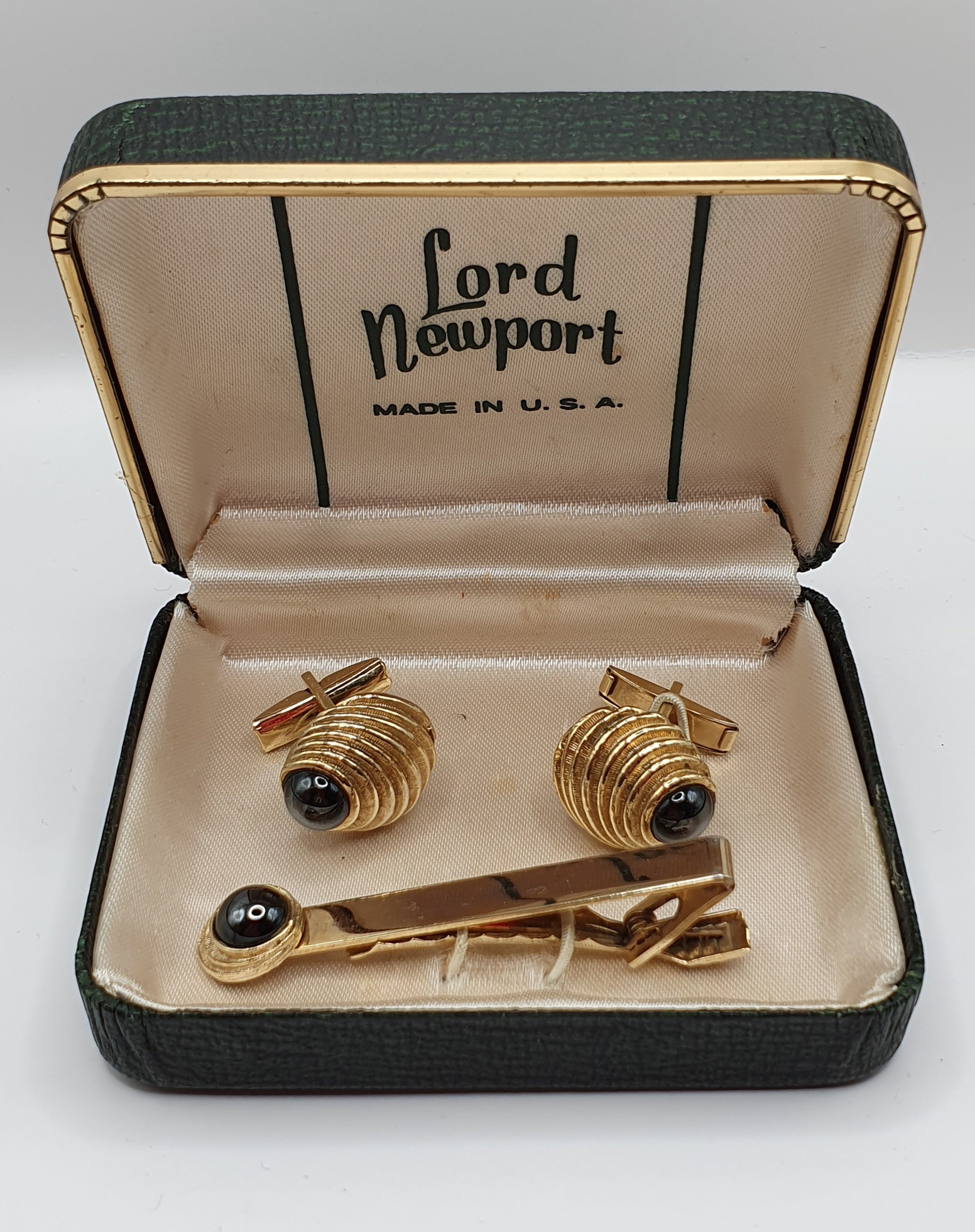 Lord Newport Vintage korusetti miehelle Solmioneula ja kalvosinnapit 1970-luvulta