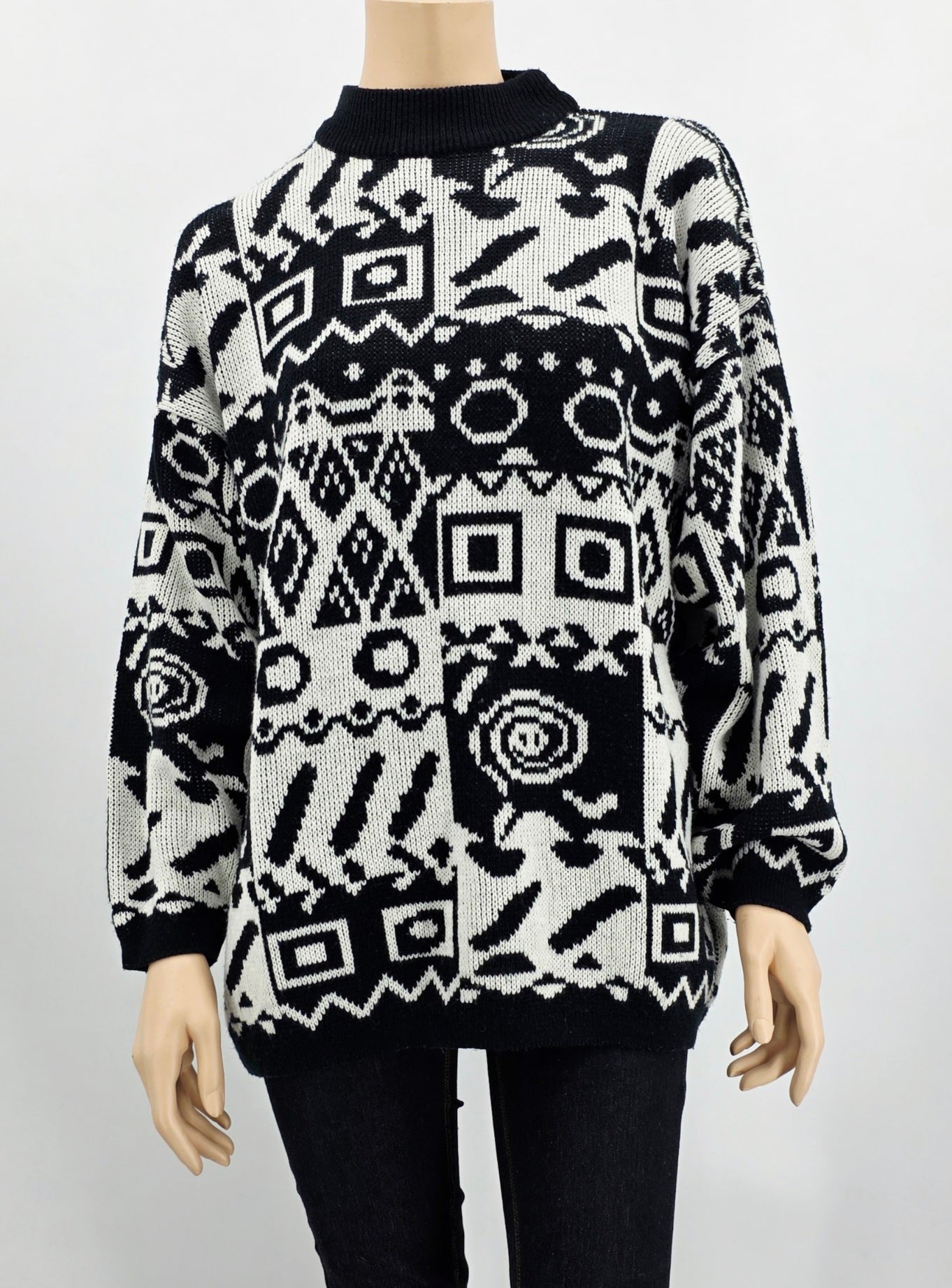 Black and white sweater from the 80s, size 42-44