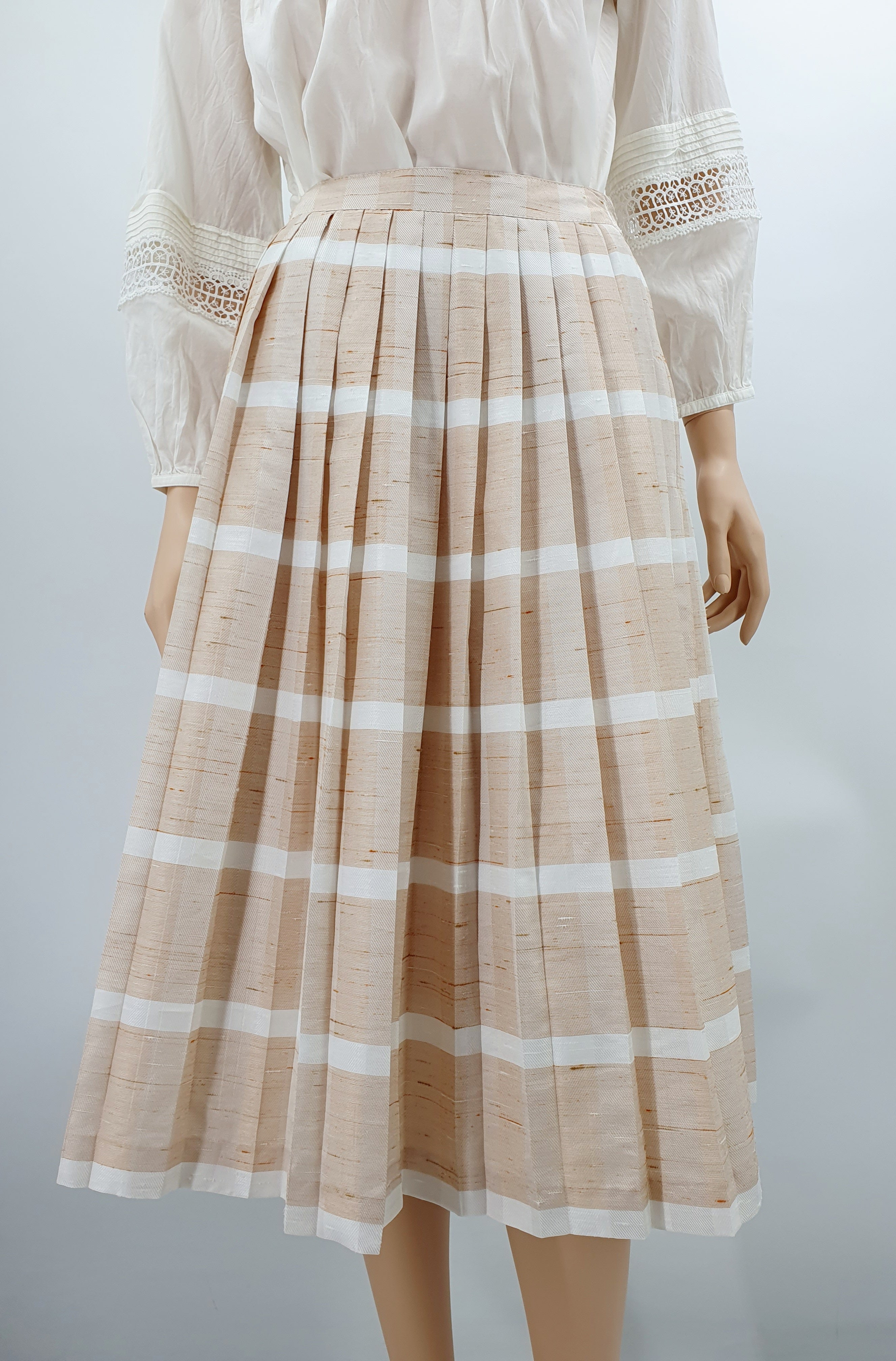 Design-Tuote, light pleated skirt from the 80s, waist 66cm, size 34