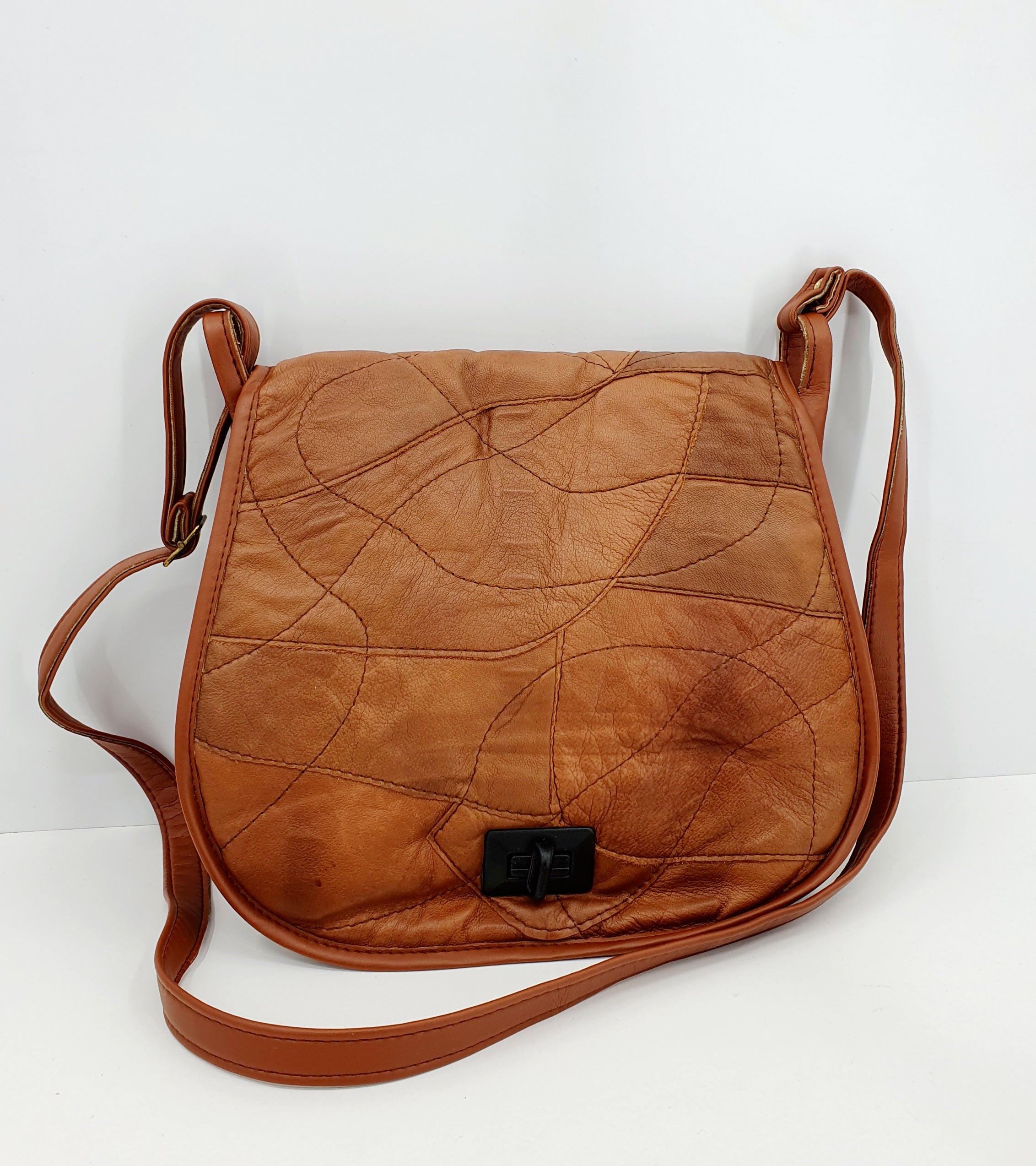 Ruskea nahkapalalaukku käsityönä valmistettu