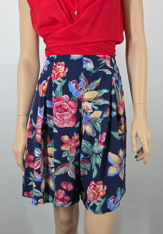 Baretti, kukkakuvioiset viskoosishortsit 90-luvulta, vy 75-85cm, koko 38-40