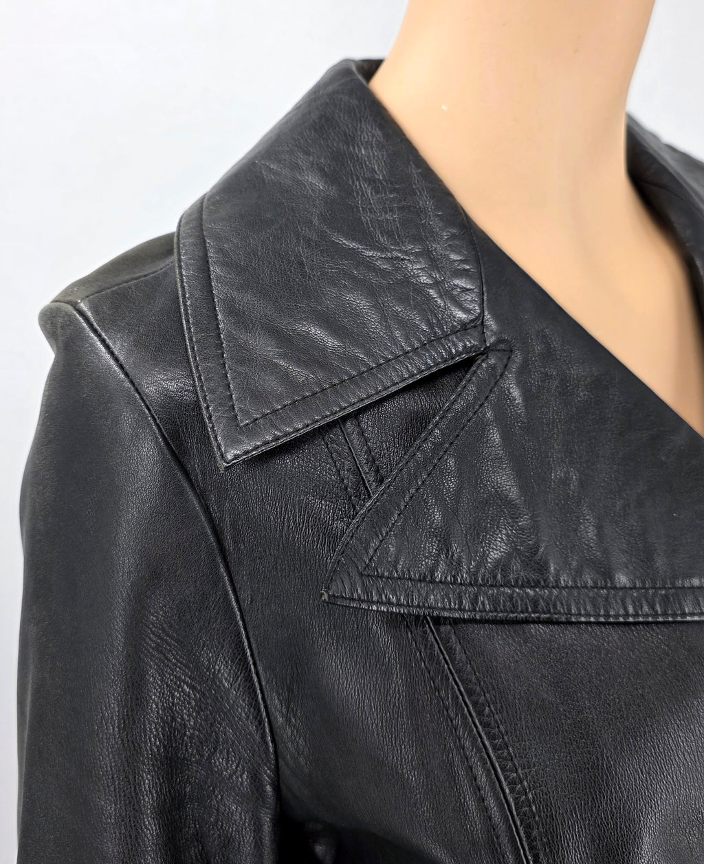 Long women's leather jacket from the 70s, color black, size 36-38