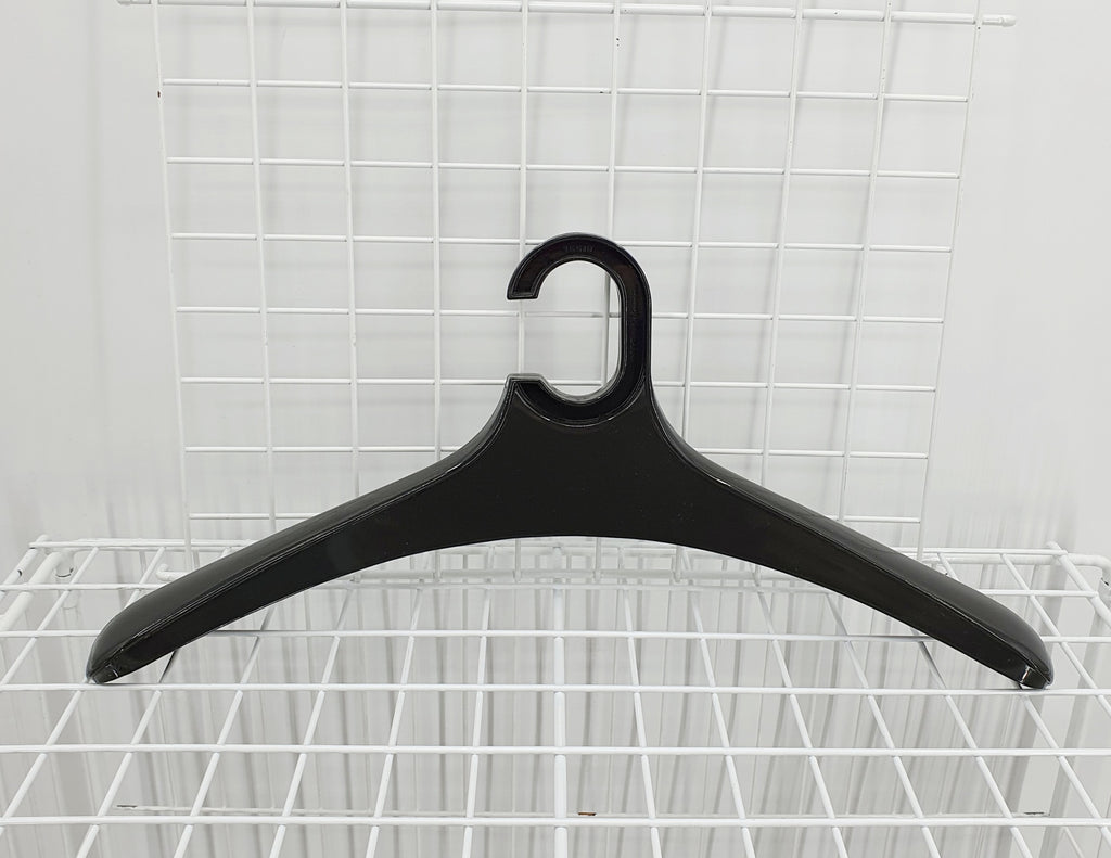 MK-Tuote Oy, musta muovihengari 1970-80-luvulta