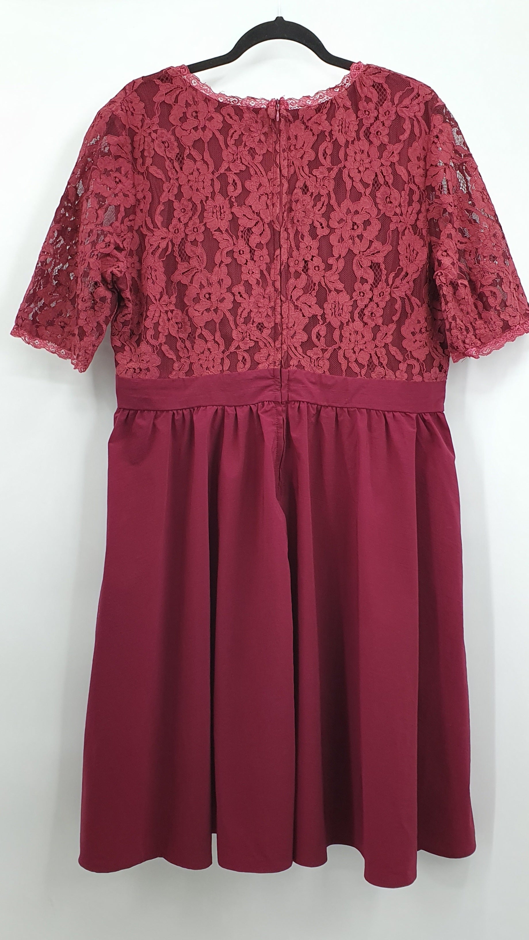 Party dress, burgundy lace, size 42/44