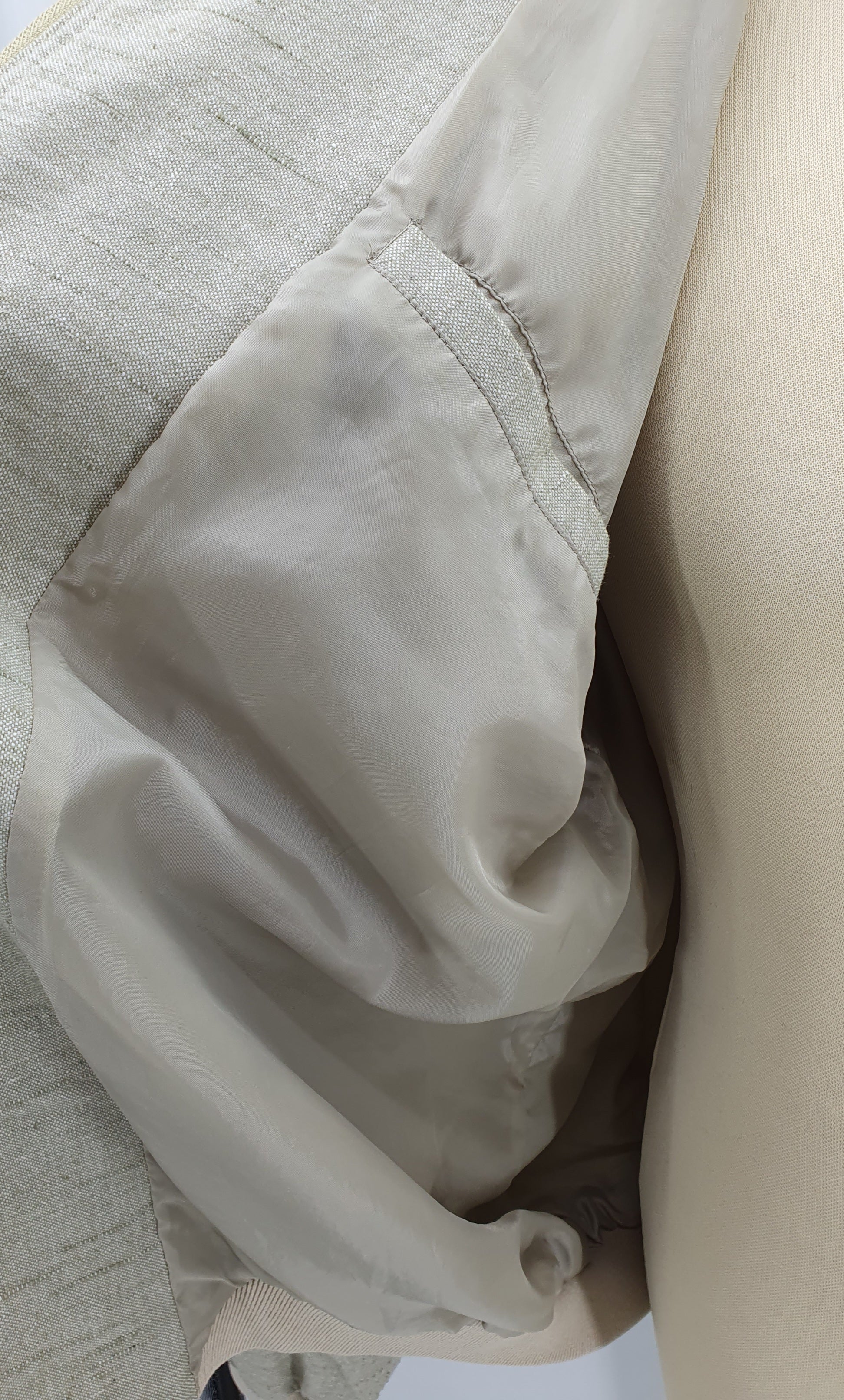 Vihreä miesten vintagetakki 90-luvulta, pusakkamalli, kuva povitaskusta