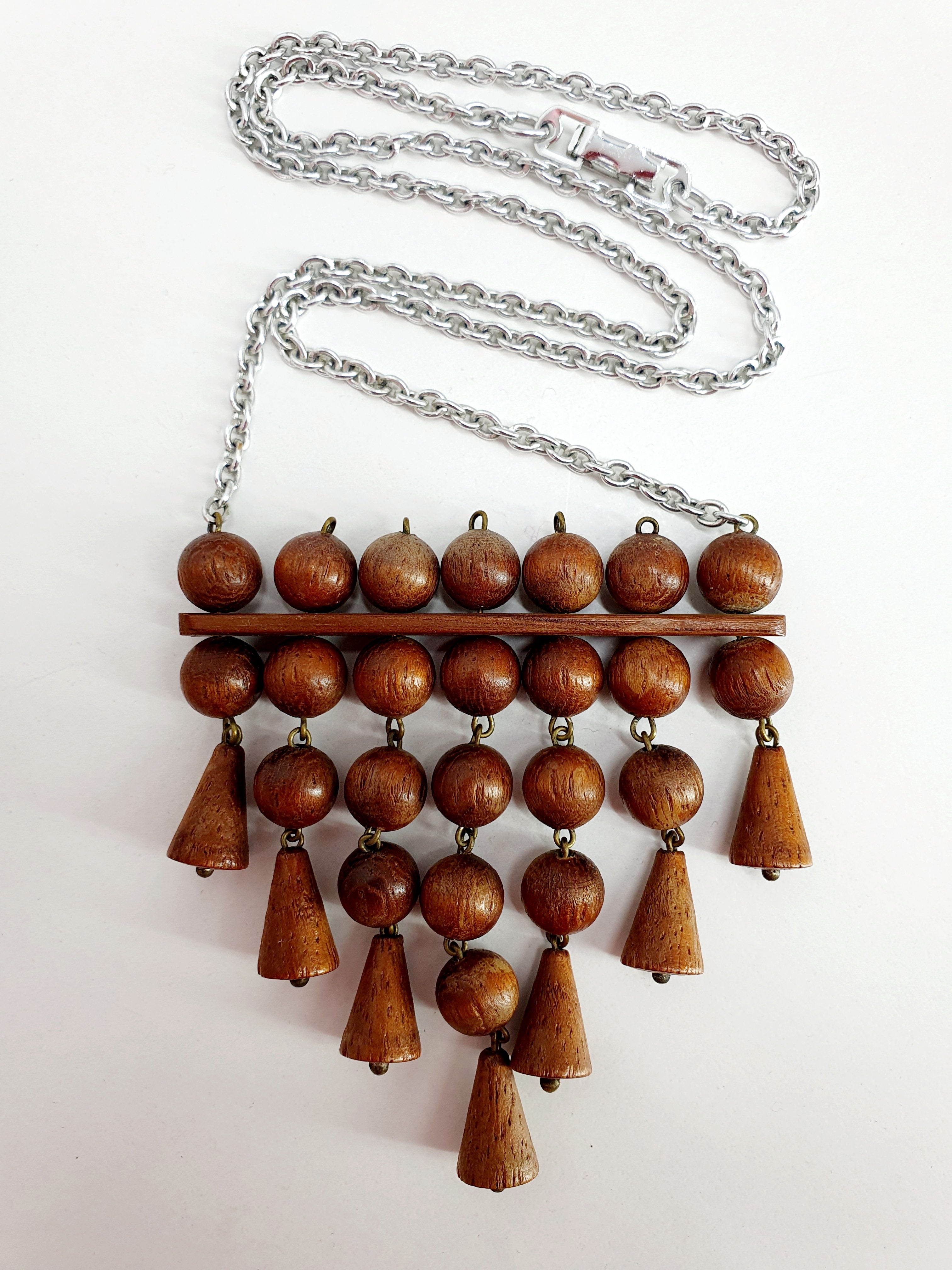 Chain necklace with wooden pendant, from the 60s-70s, length 55cm