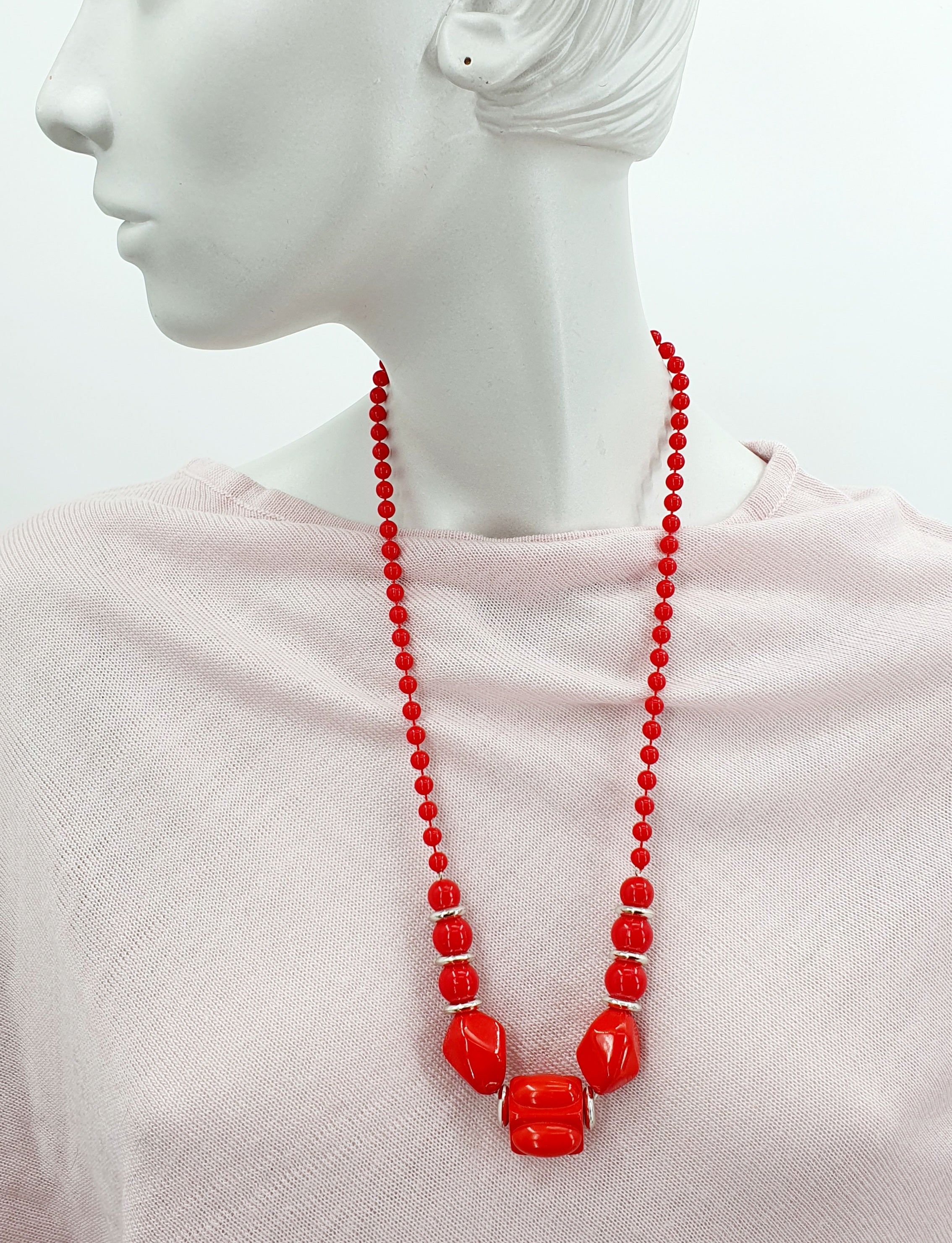 Pearl necklace from the 80s, color red/silver