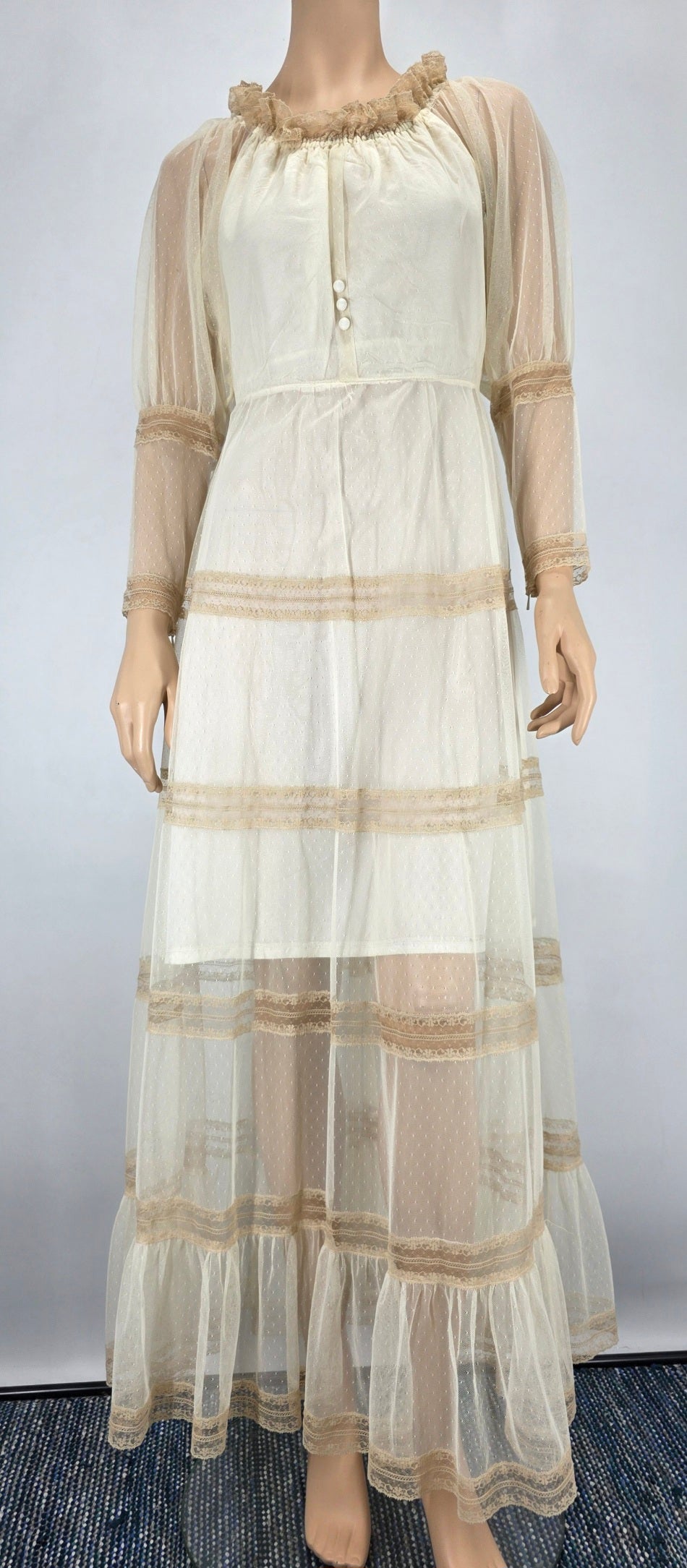 Off-white lace maxi dress from the 60s-70s, size 36/38