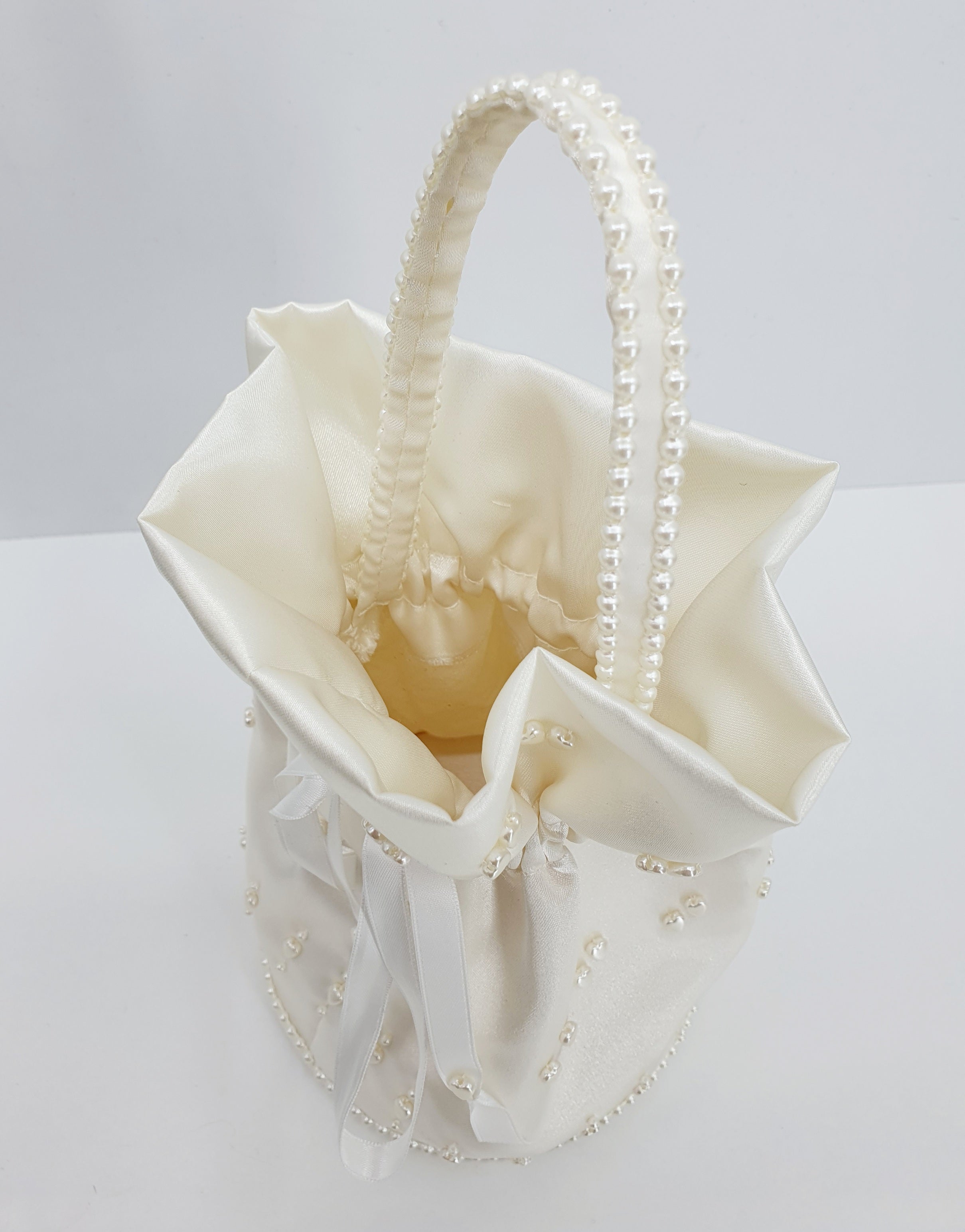 Luonnonvalkoinen häälaukku 