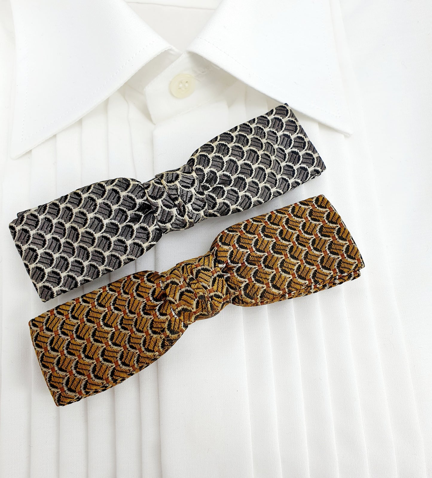 Vintage bow tie from the 40s-50s, brown/gray