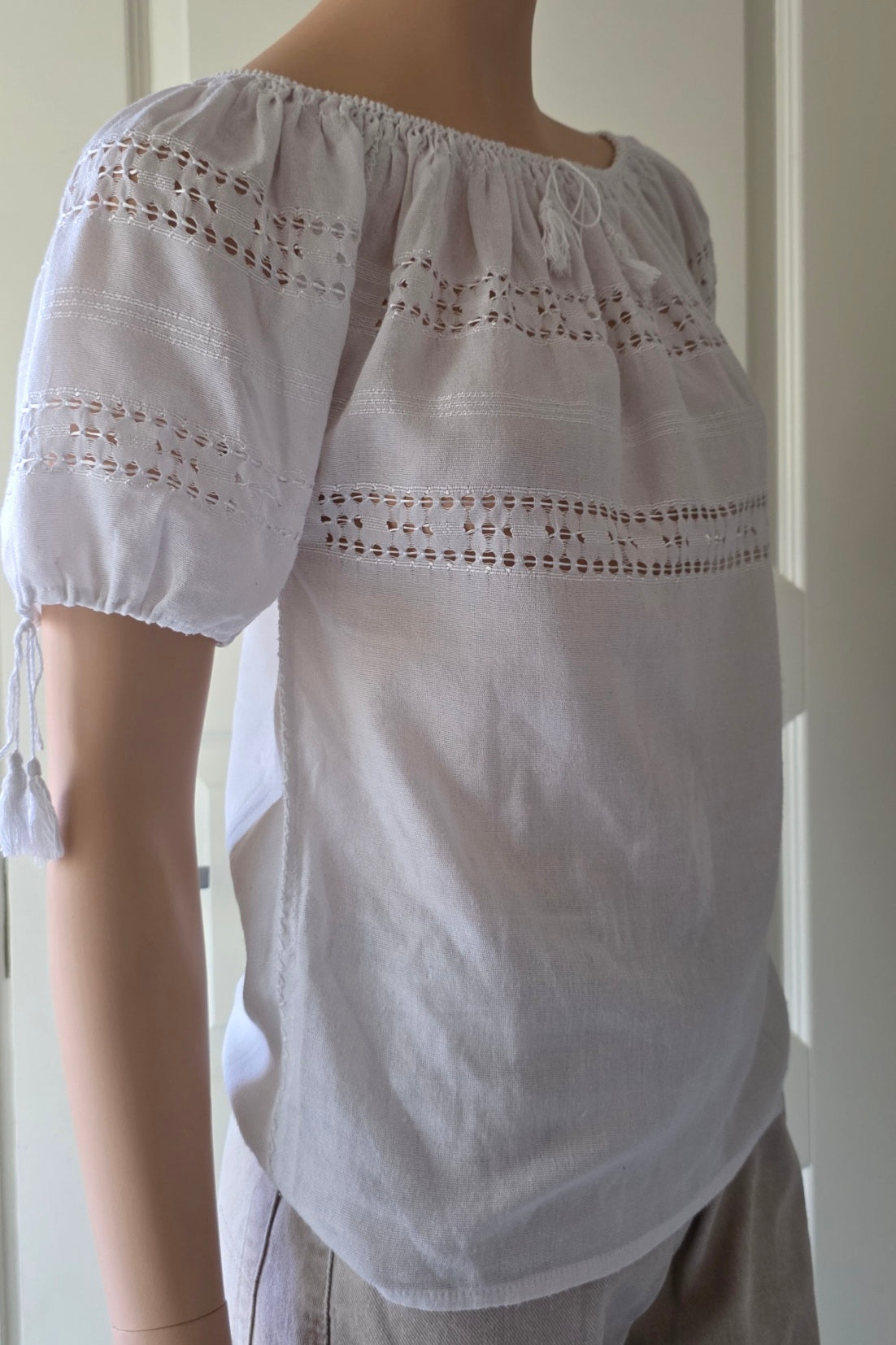 Embroidered white blouse from the 70s-80s, size 36