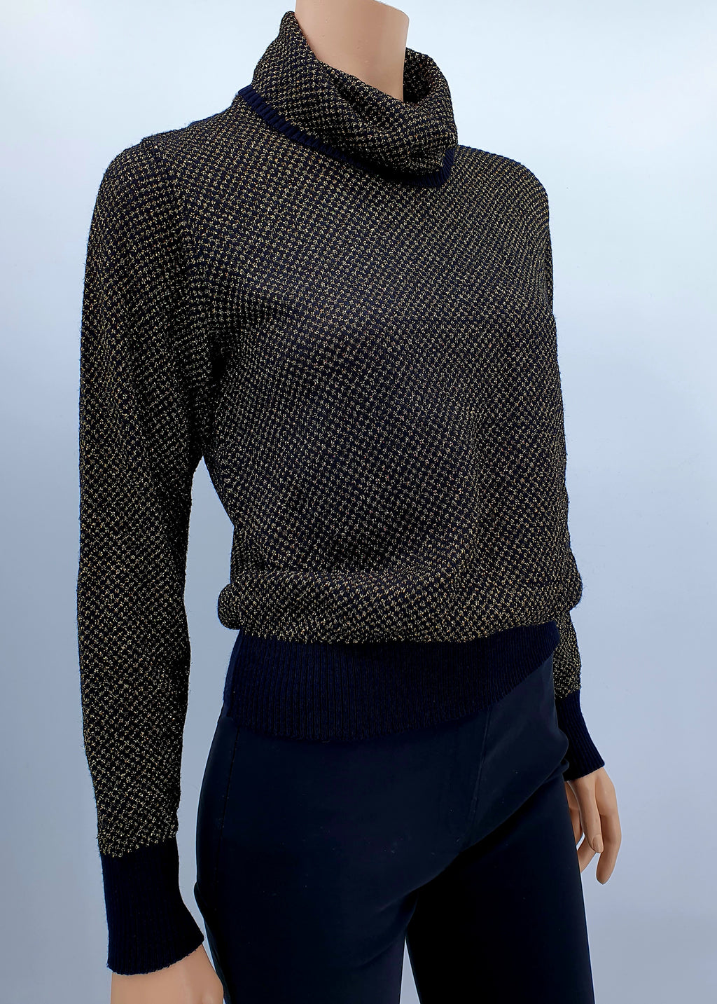 Suomalainen neulepusero 80-luvulta, väri kulta/musta, koko 36/38