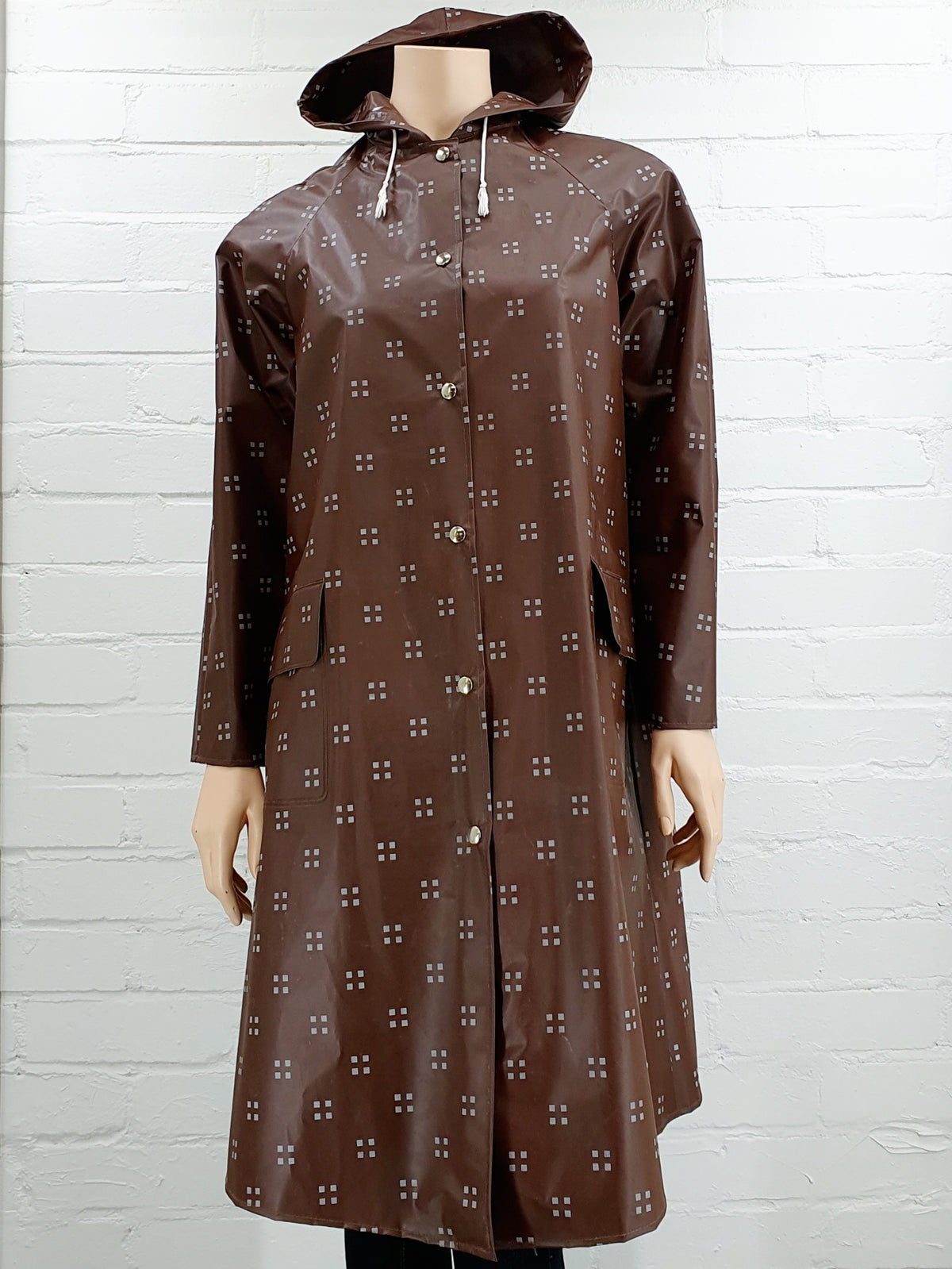 Retro sadetakki 70-luvulta, väri ruskea, hupullinen