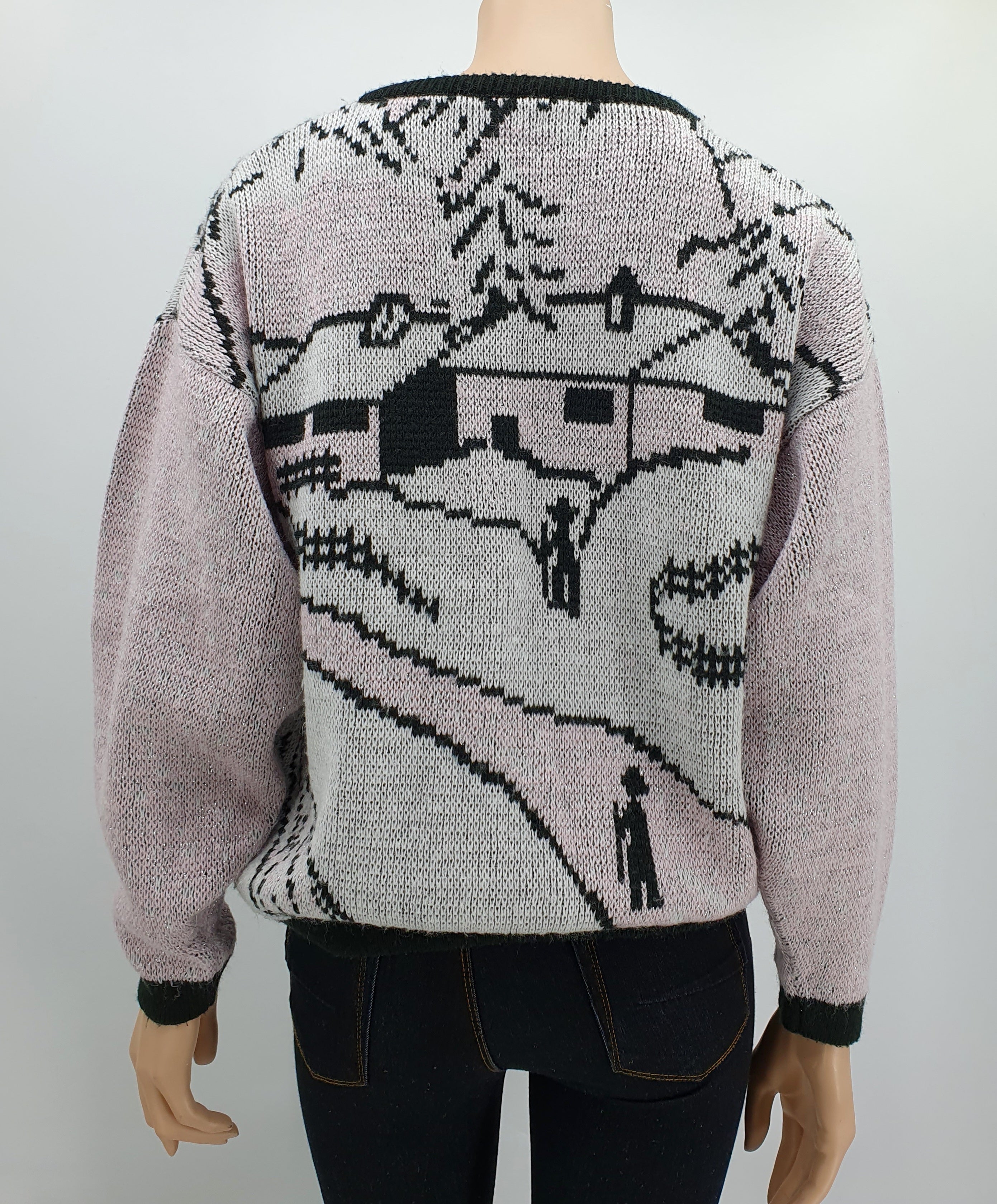 Kimalteleva neulepusero 80-luvulta graafinen kuvio koko 40-42, takaa kuvattuna