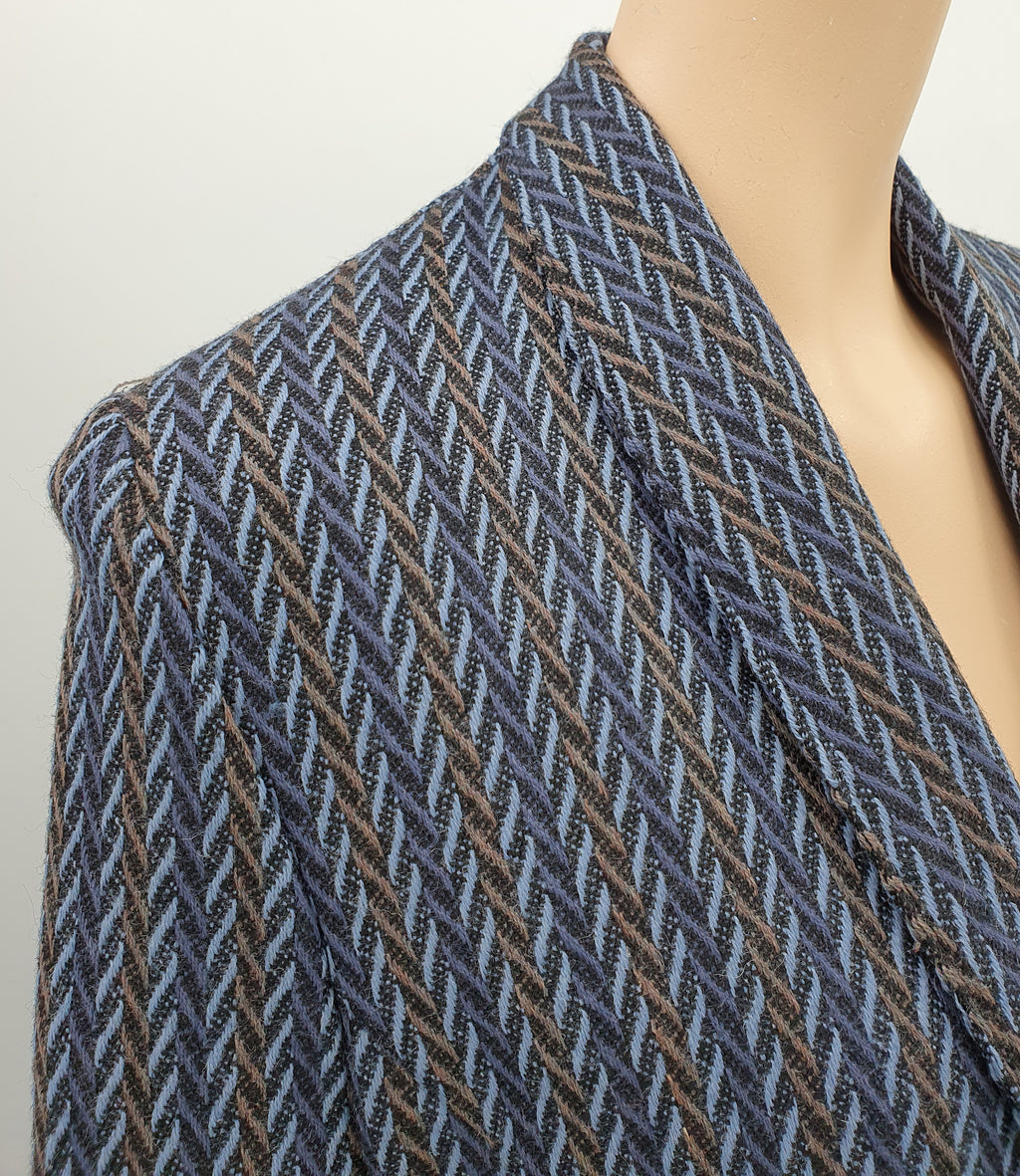 Kalanruotokuvioinen villasekoite bleiseri 1980-90-luvulta, väri ruskea-sininen, lähikuva kankaasta
