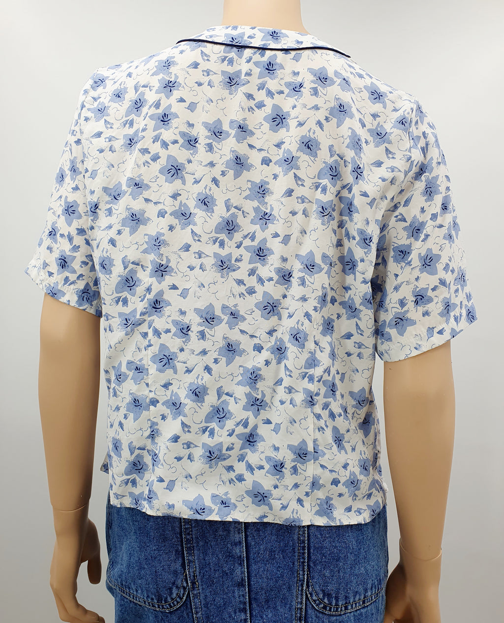 Tuomi-Tuote, blue floral women's vintage shirt from the 80s-90s, size 38-40