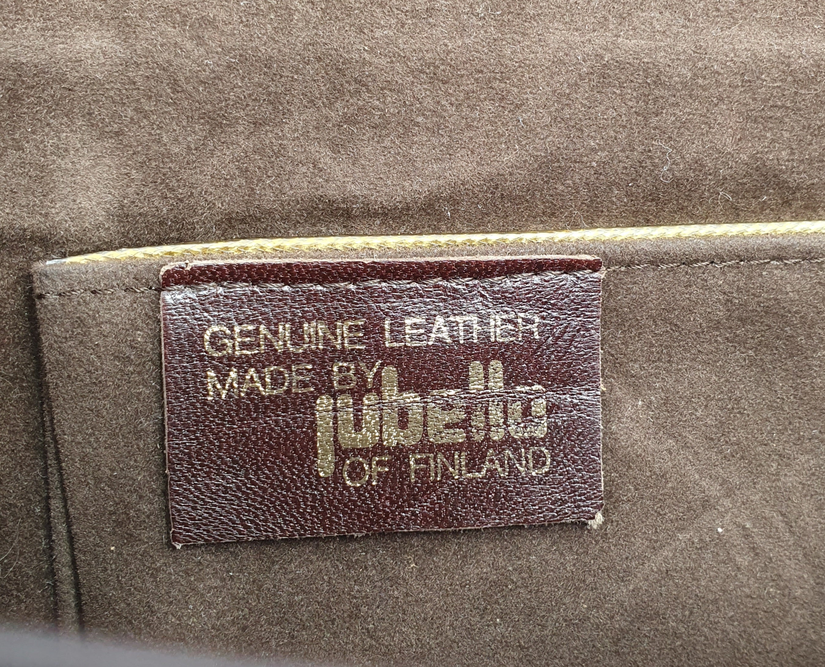 Tummanruskea vintage olkalaukku 1970-luvulta, kuva logosta