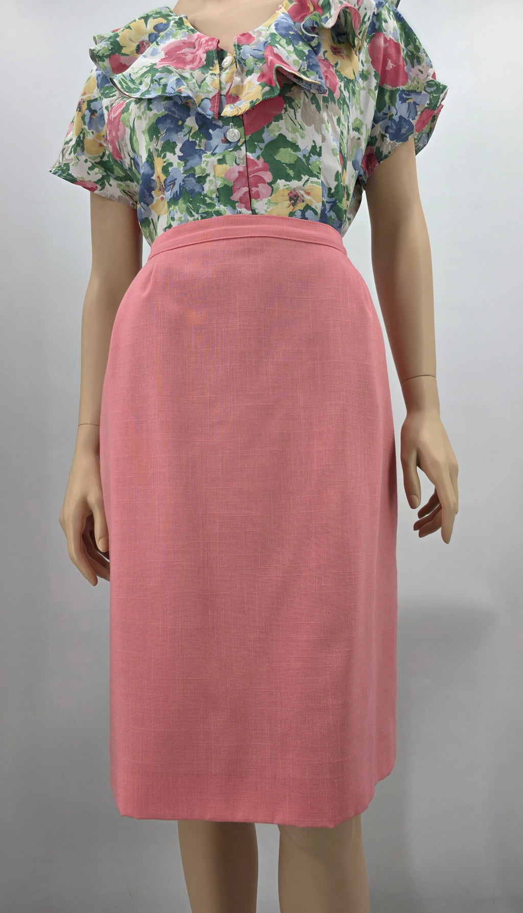 Light pink narrow skirt from the 80s-90s, belt circumference 80cm, size 40