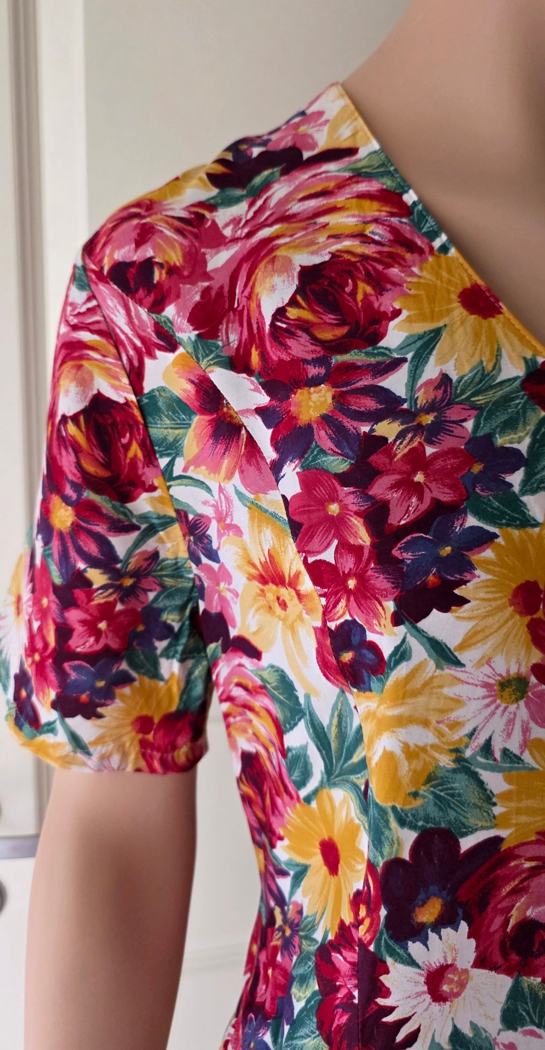 Floral viscose dress from the 90s, size 38