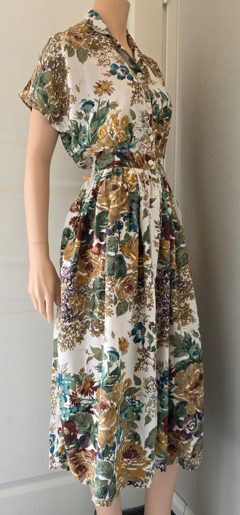 Woman Collection, floral viscose dress from the 90s, size 36(38)