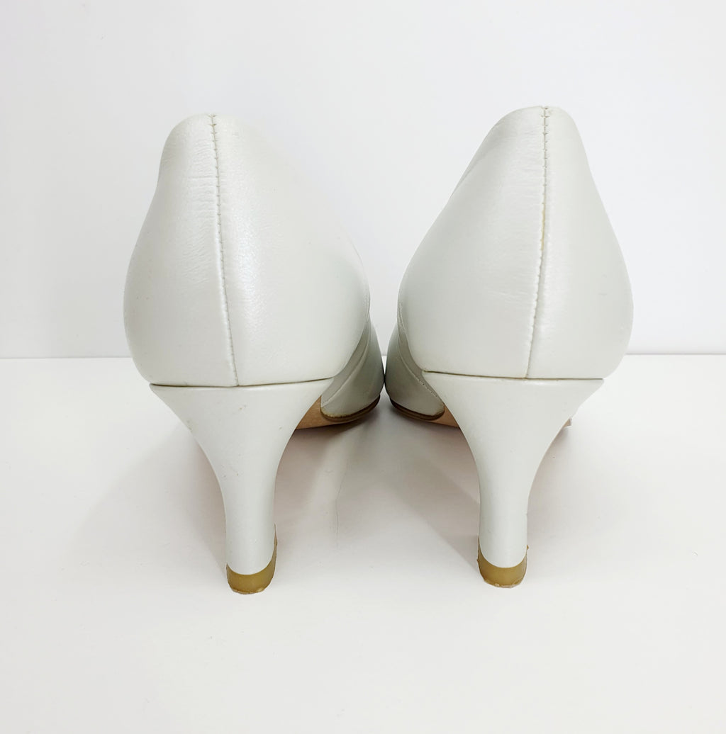 Gino Ventori, vaaleat juhlakengät / hääkengät, naisten korkokengät, kuva takaa