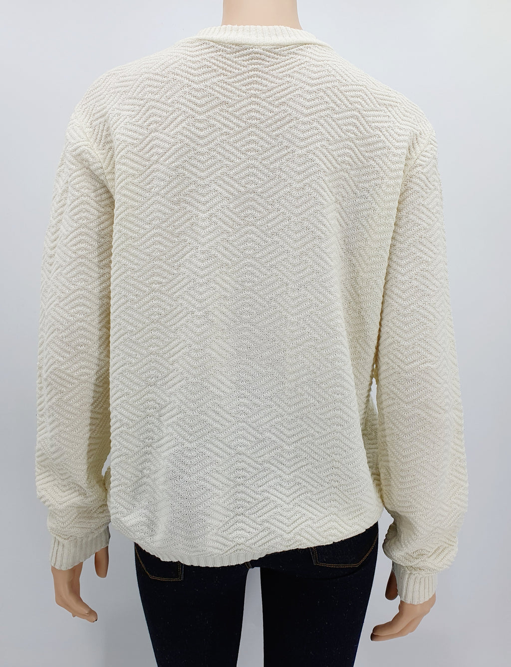 Luonnonvalkoinen neuletakki 80-luvulta pienet taskut koko 40-42 kuva takaa