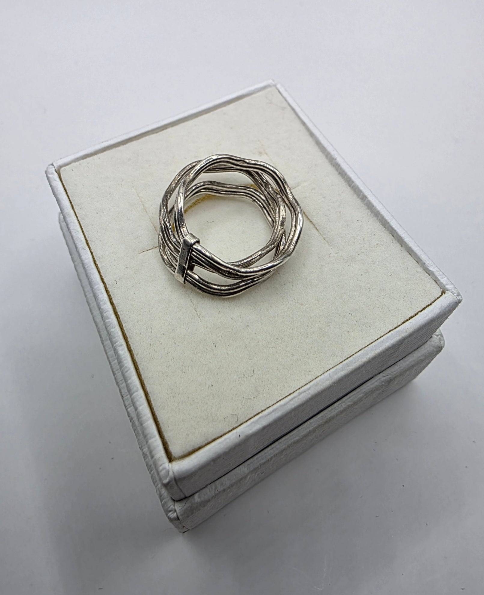 Ring, wavy rings, size 15