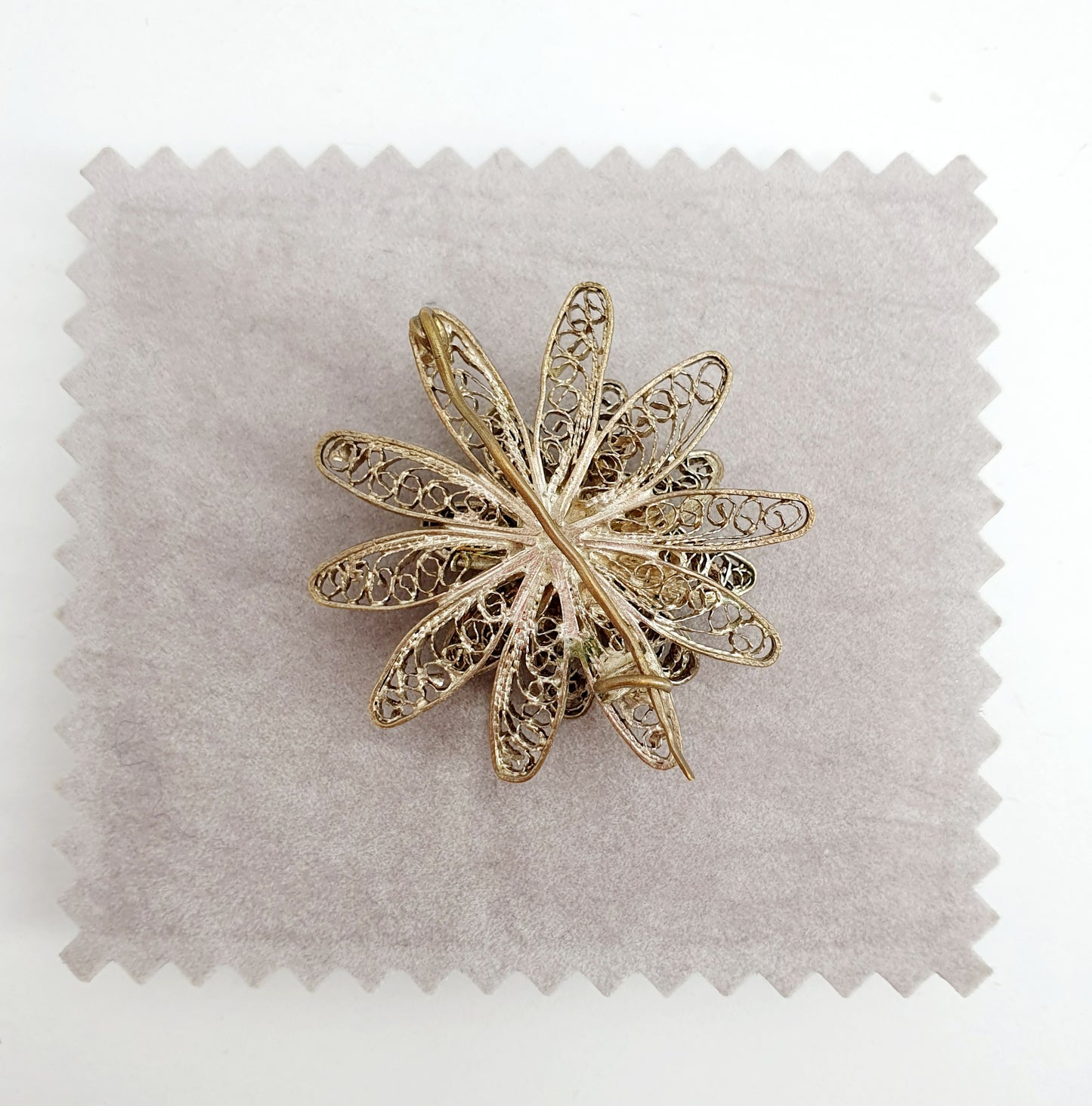 Filigree brooch, flower