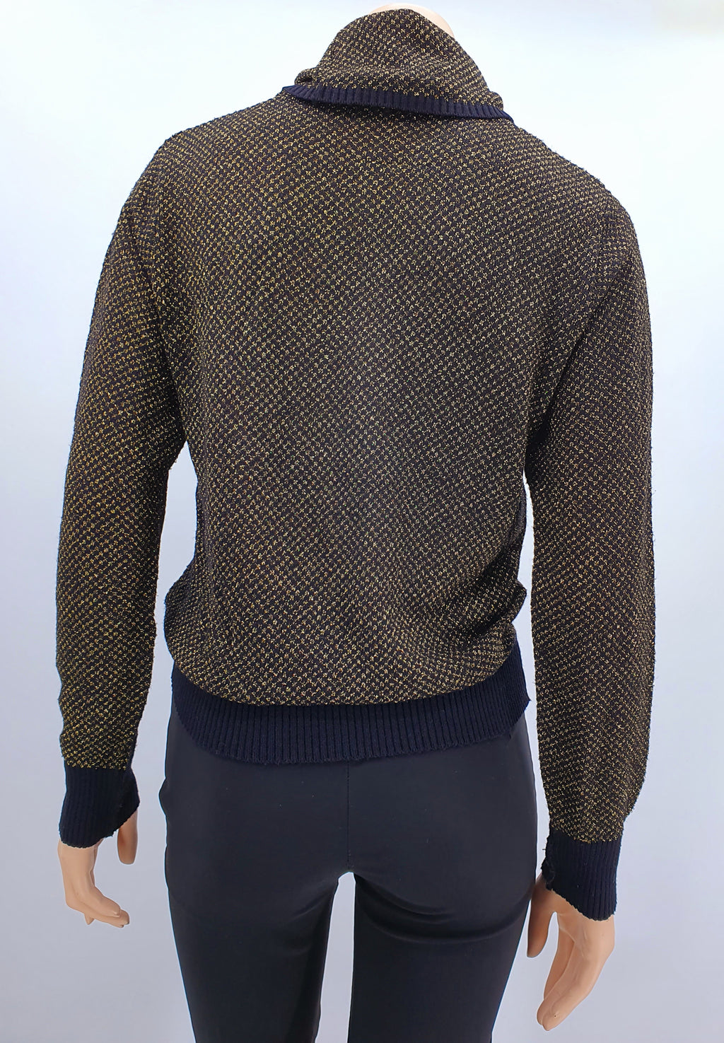 Suomalainen neulepusero 80-luvulta, väri kulta/musta, koko 36/38