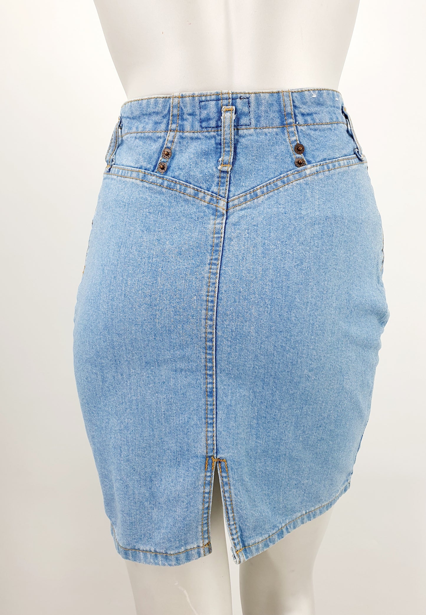 Very Nice, short denim skirt from the 80s-90s, waist 64cm, size 34