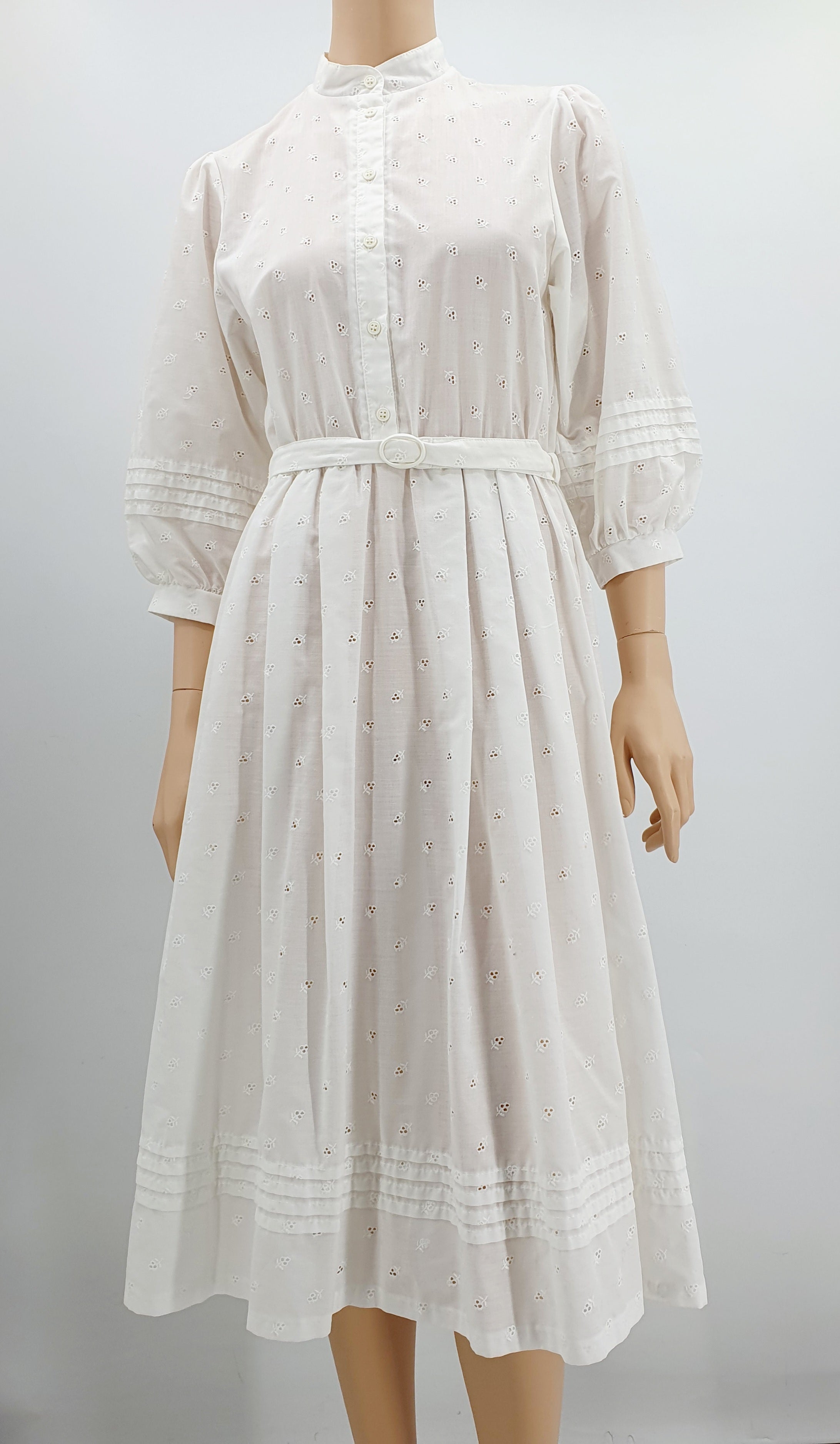 Scantex, valkoinen juhlamekko 80-luvulta, koko 36