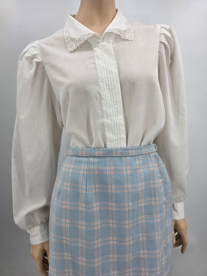 White women's vintage shirt with lace collar, size 38-40