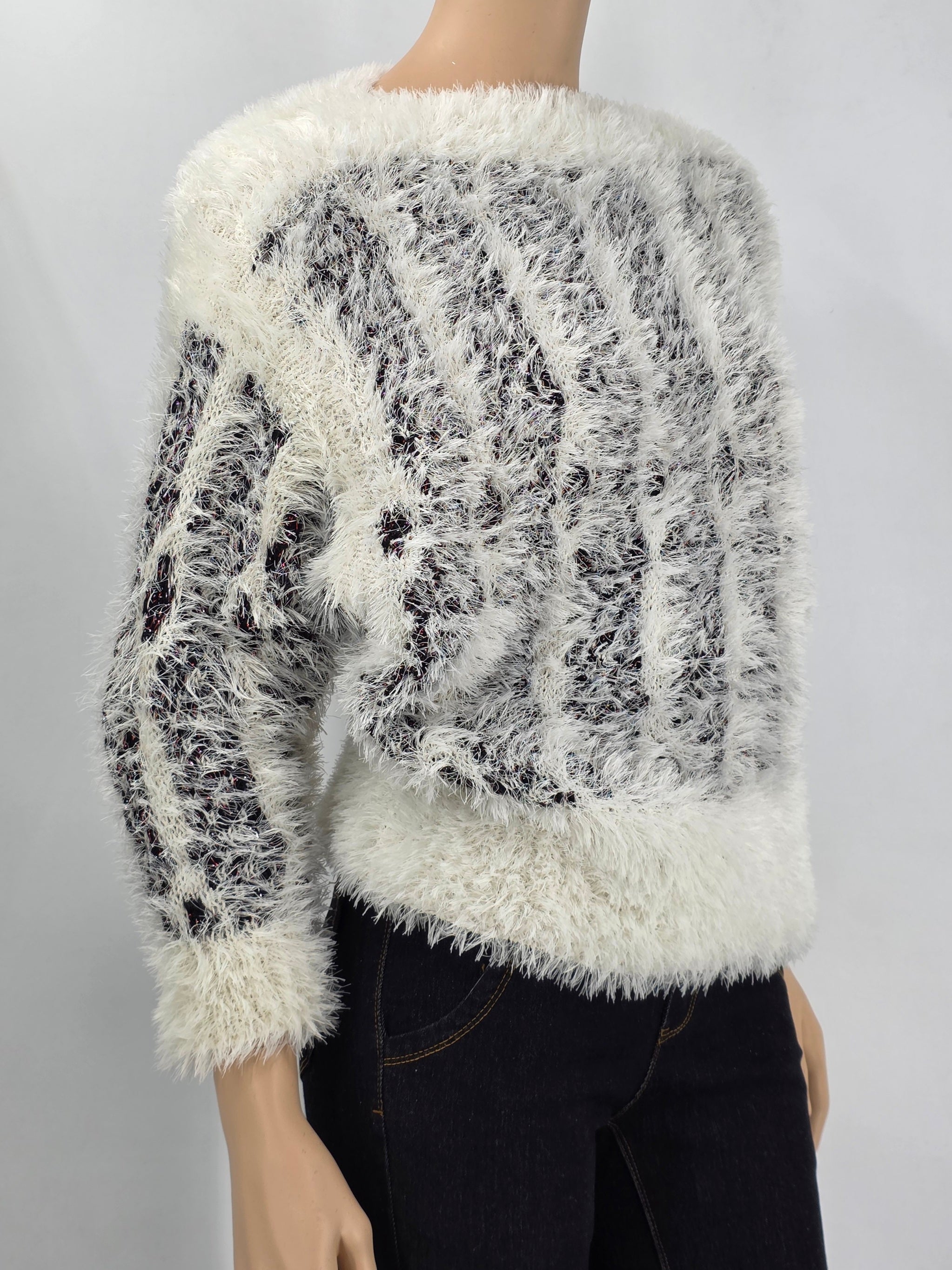 Black and white fluffy sweater from the 80s, size 36-38
