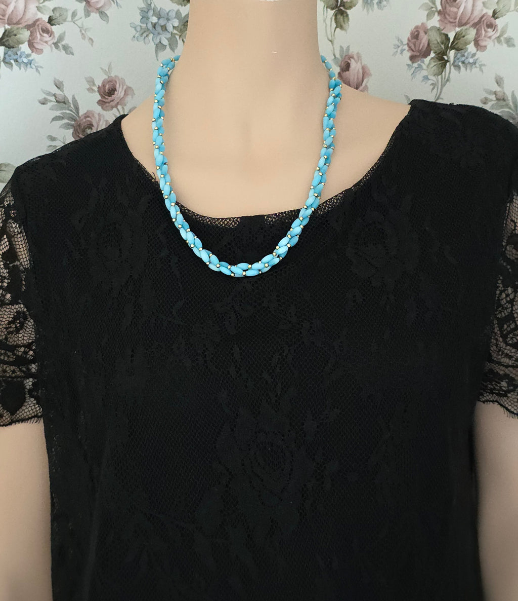 Light blue pearl necklace, length 60cm