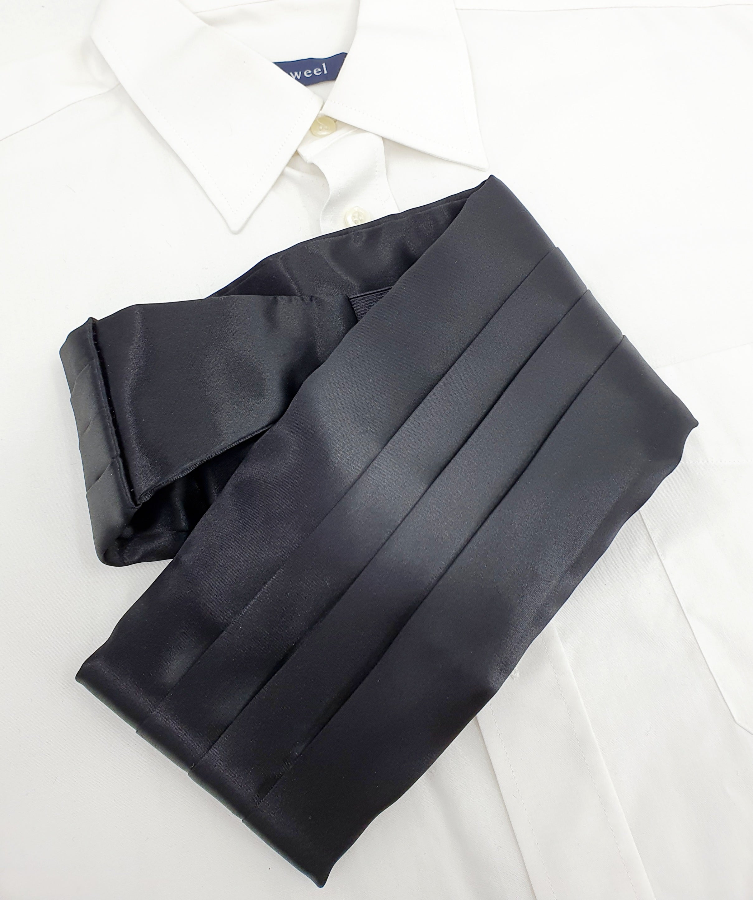 Musta smokkivyö 2000-luvulta