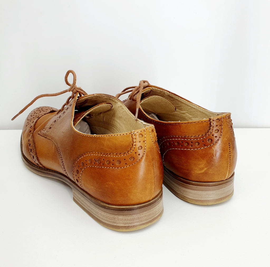 Pier One, ruskeat oxford-tyyliset nauhakengät, koko 39, kuva nilkasta