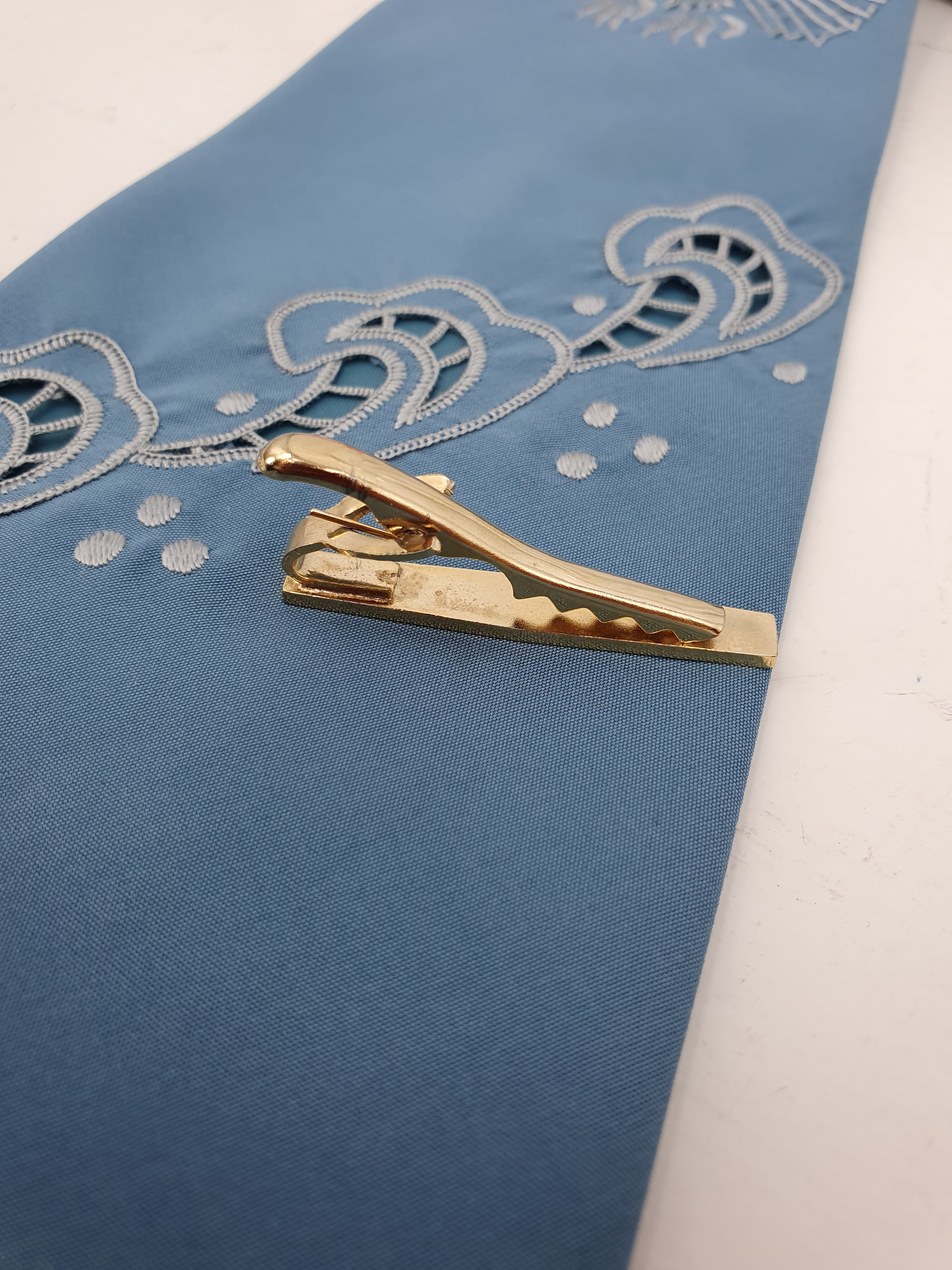 Vintage tie clip, gold-colored, diagonal engravings