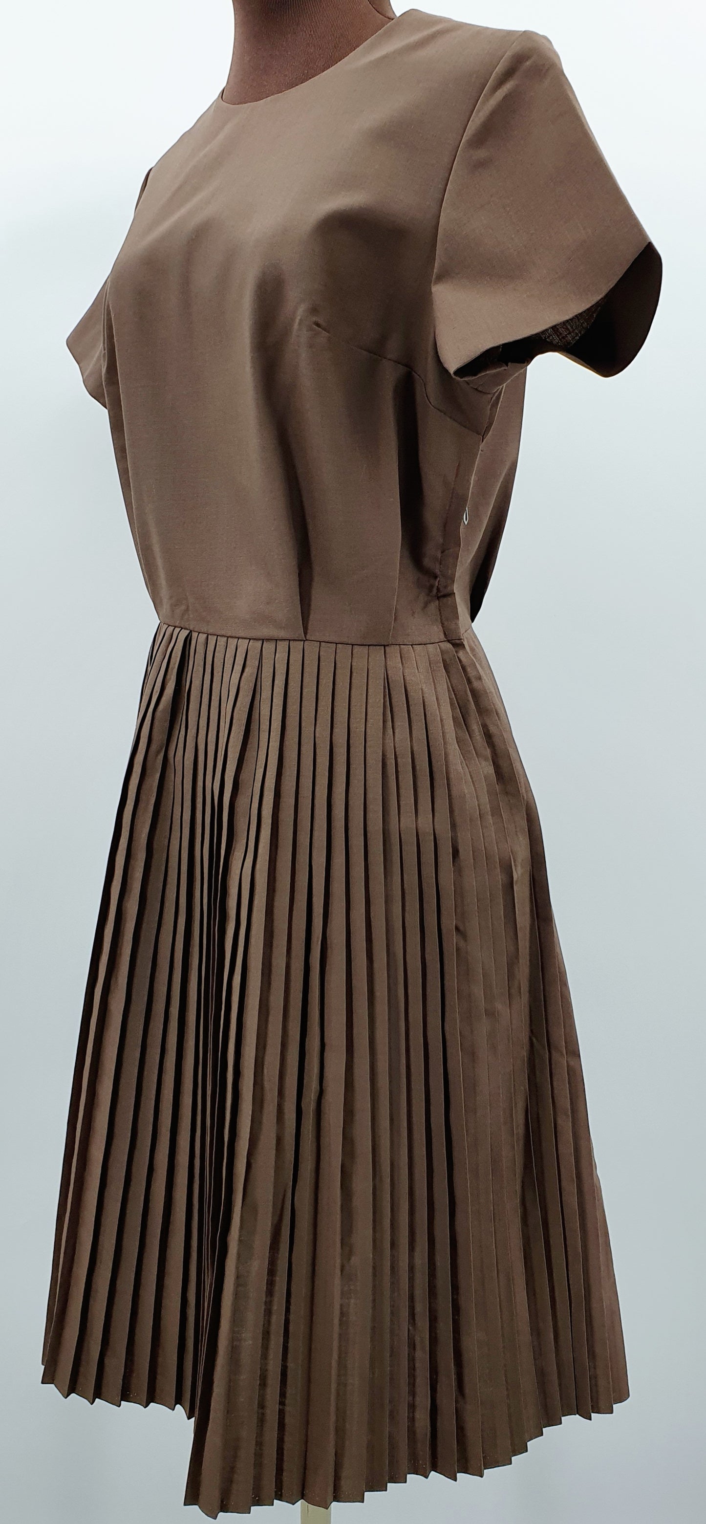 Ruskea vekkihelmainen mekko, 60-70-luku, koko n.38