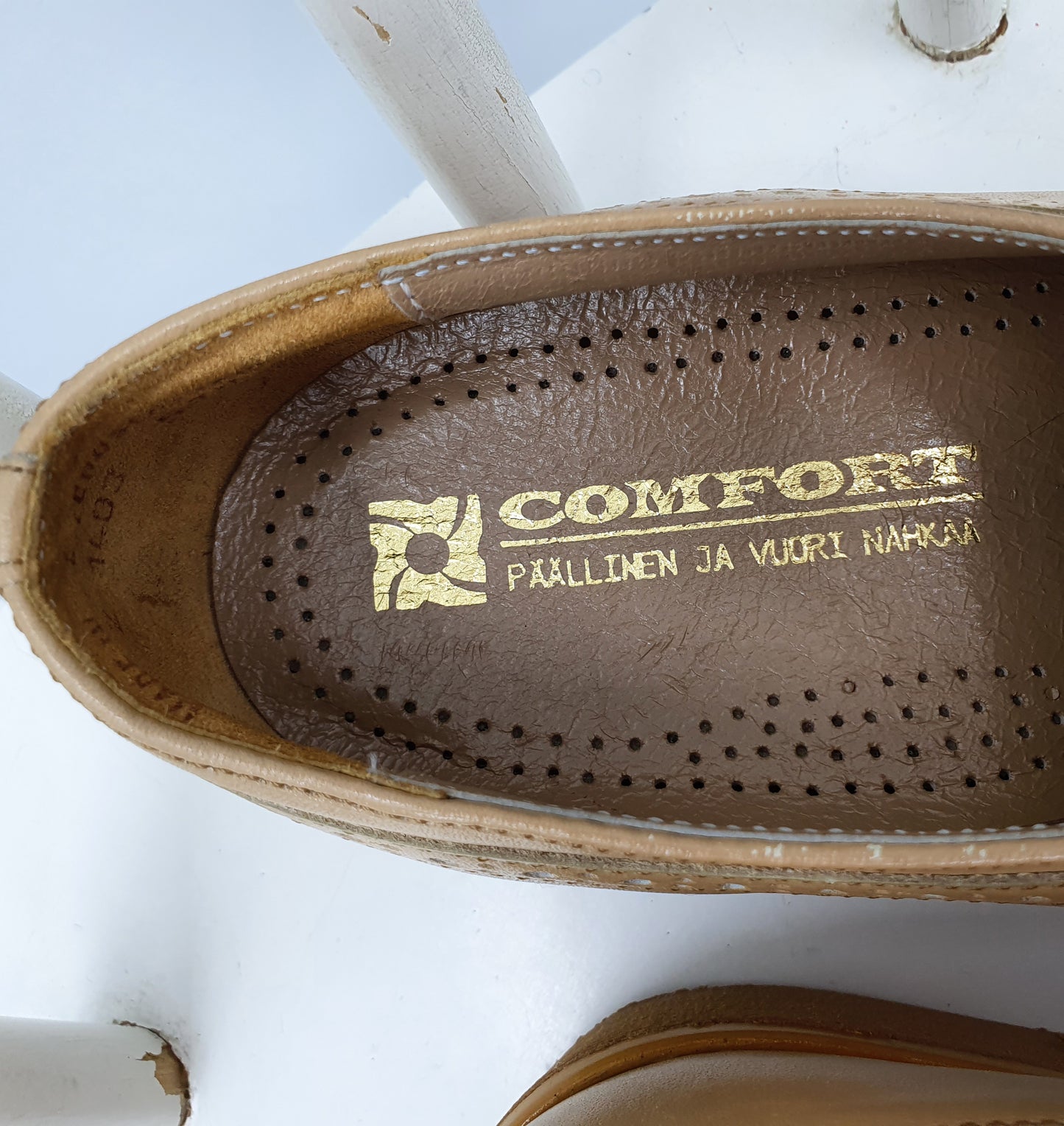 Comfort, vaaleat reikänahkaiset kengät, 80-luku, koko 39